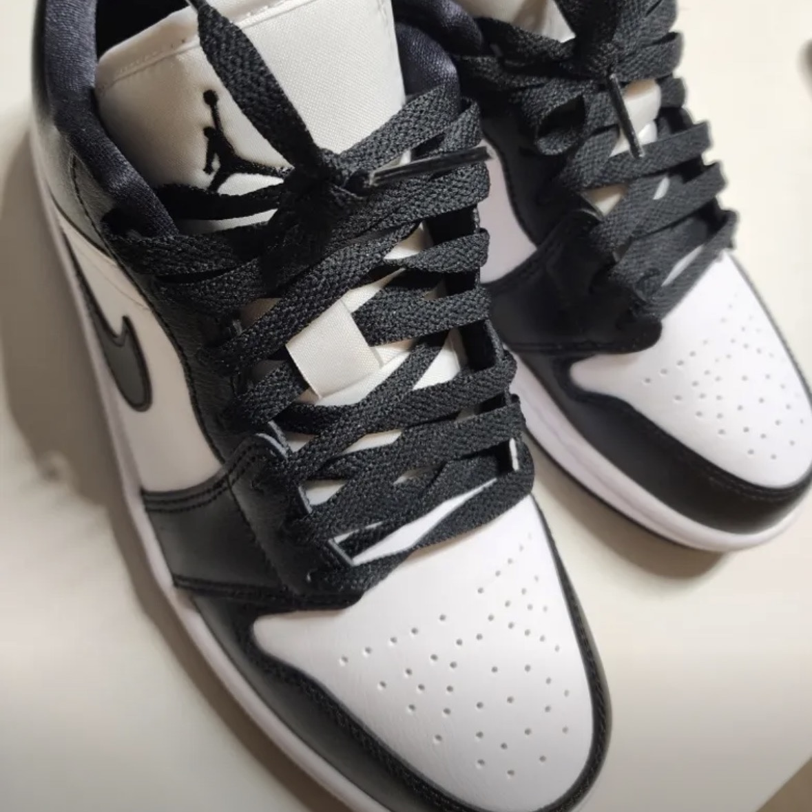 (W) Jordan 1 Low Black and White 착용 스타일