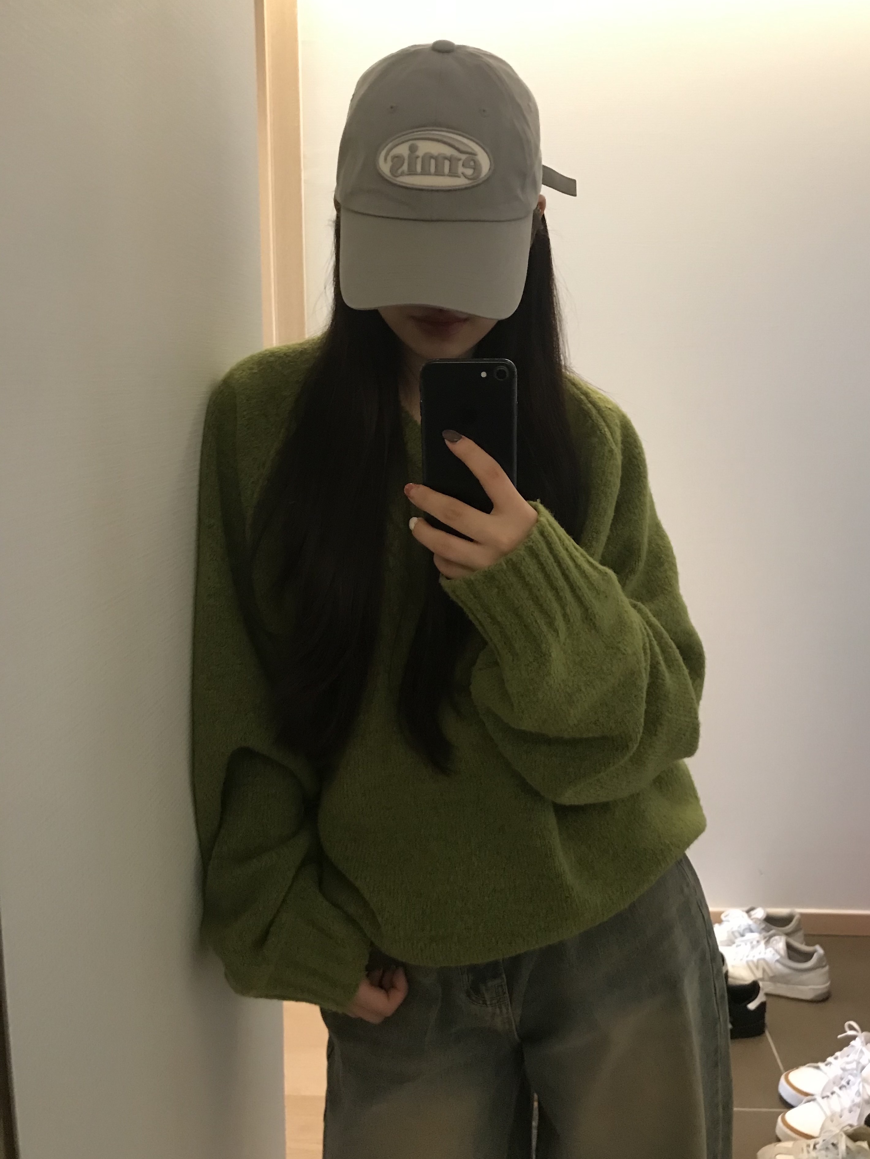 Emis Tone On Tone Wappen Ball Cap Gray 착용 스타일