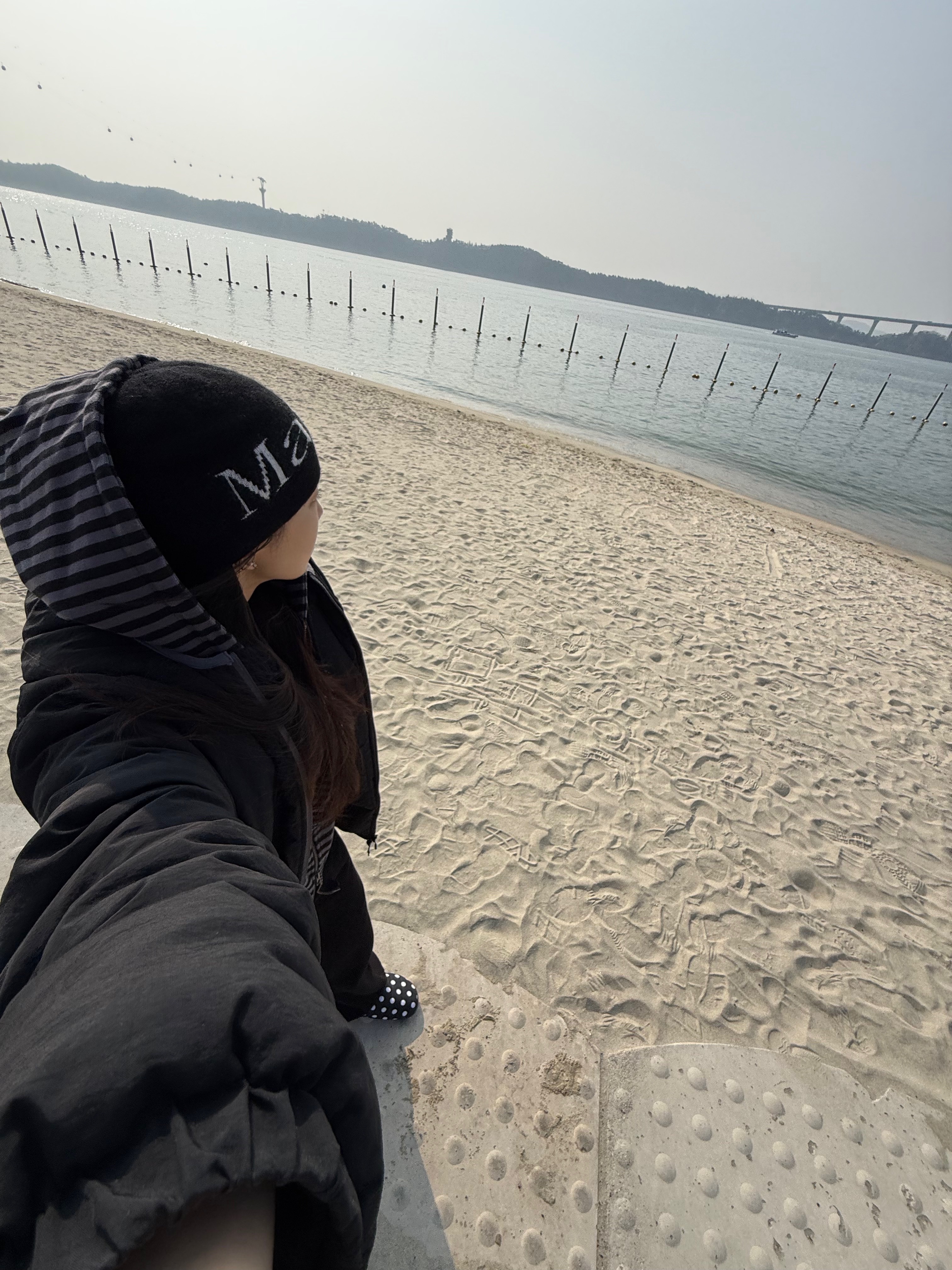 Matin Kim Logo Jacquard Short Beanie Black, Subu Permanent F-Line Dots 착용 스타일 - 3