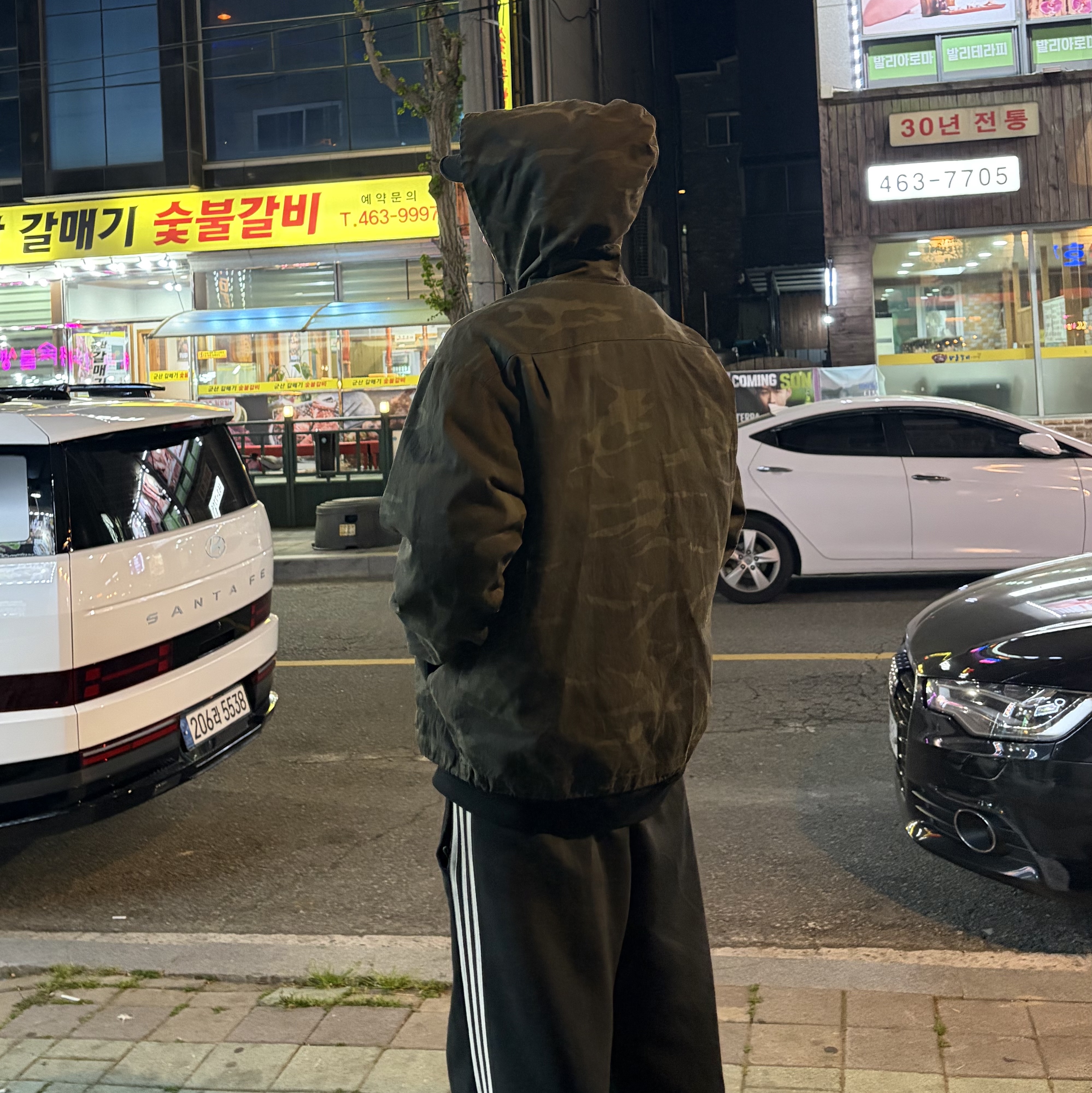 Polyteru Zip Hoodie Parka Camo, (W) Adidas Essentials 3-Stripes French Terry Wide Pants Black - KR Sizing 착용 스타일