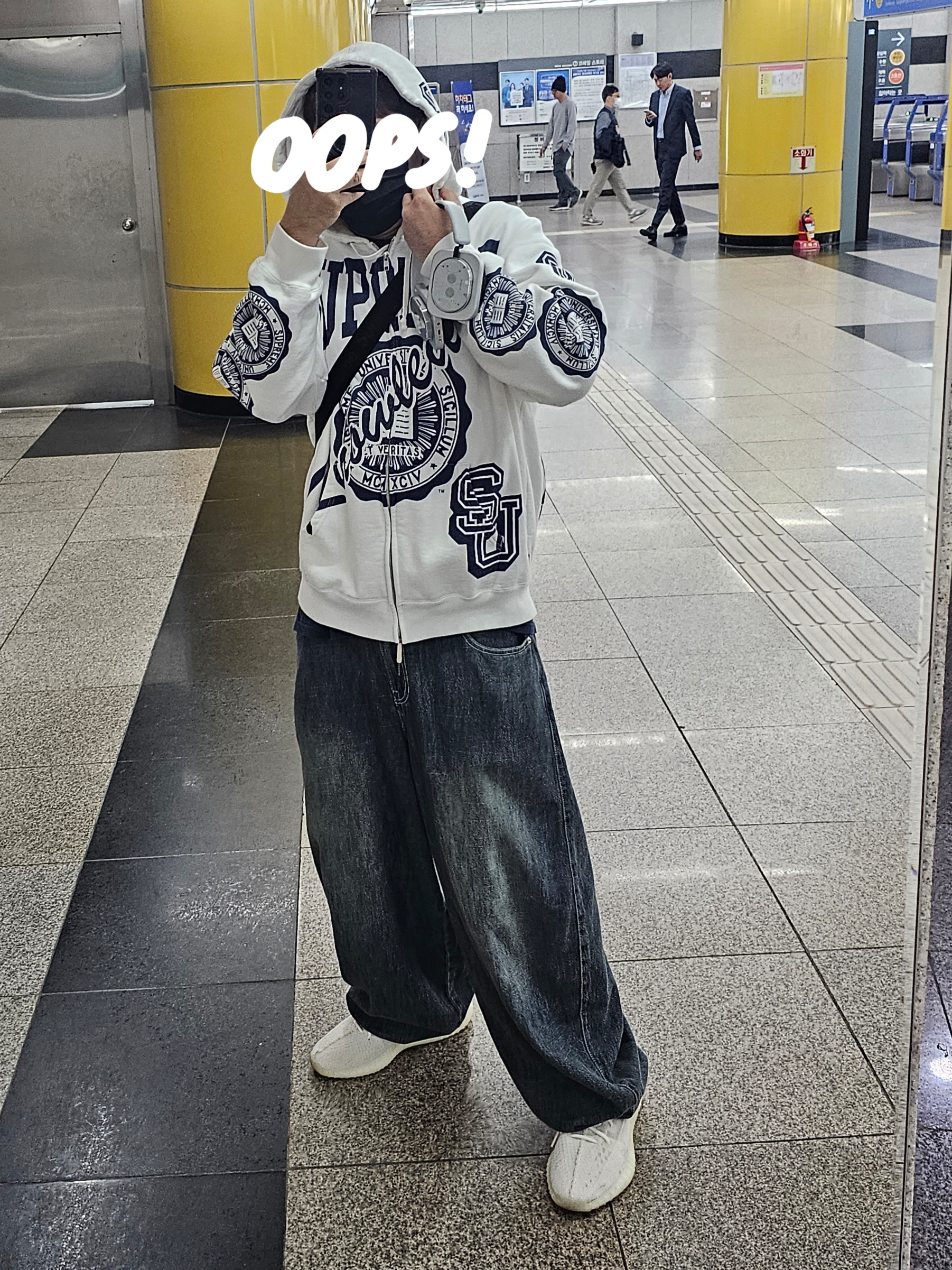 Supreme Knowledge Reigns Zip Up Hooded Sweatshirt White - 25FW, Adidas Yeezy Boost 350 V2 Bone 착용 스타일 - 2