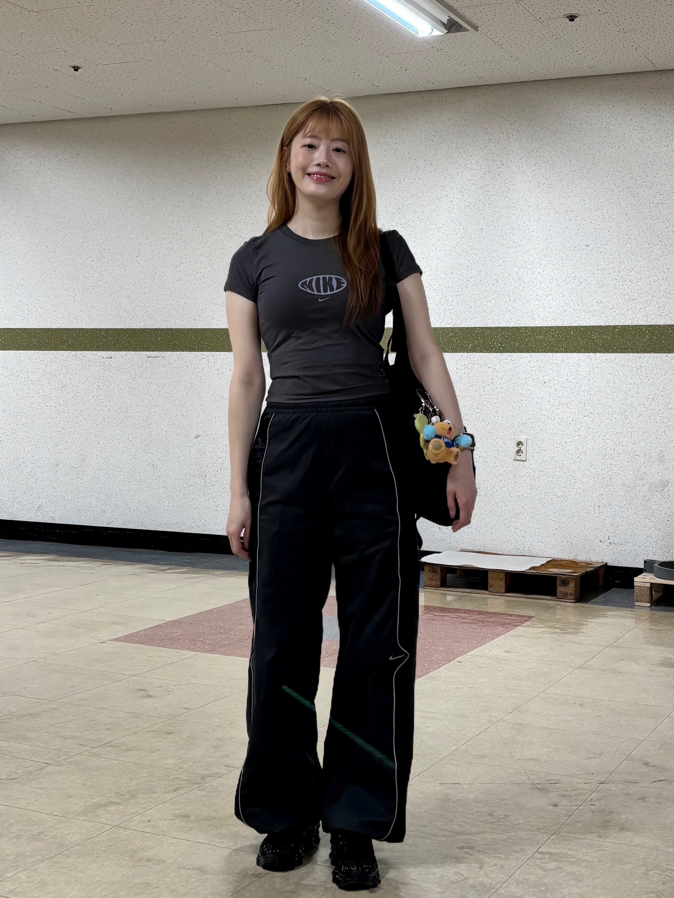 (W) Nike Shox TL Black and Max Orange, Starbucks x KBO Lions Bearista Keychain 착용 스타일 - 2