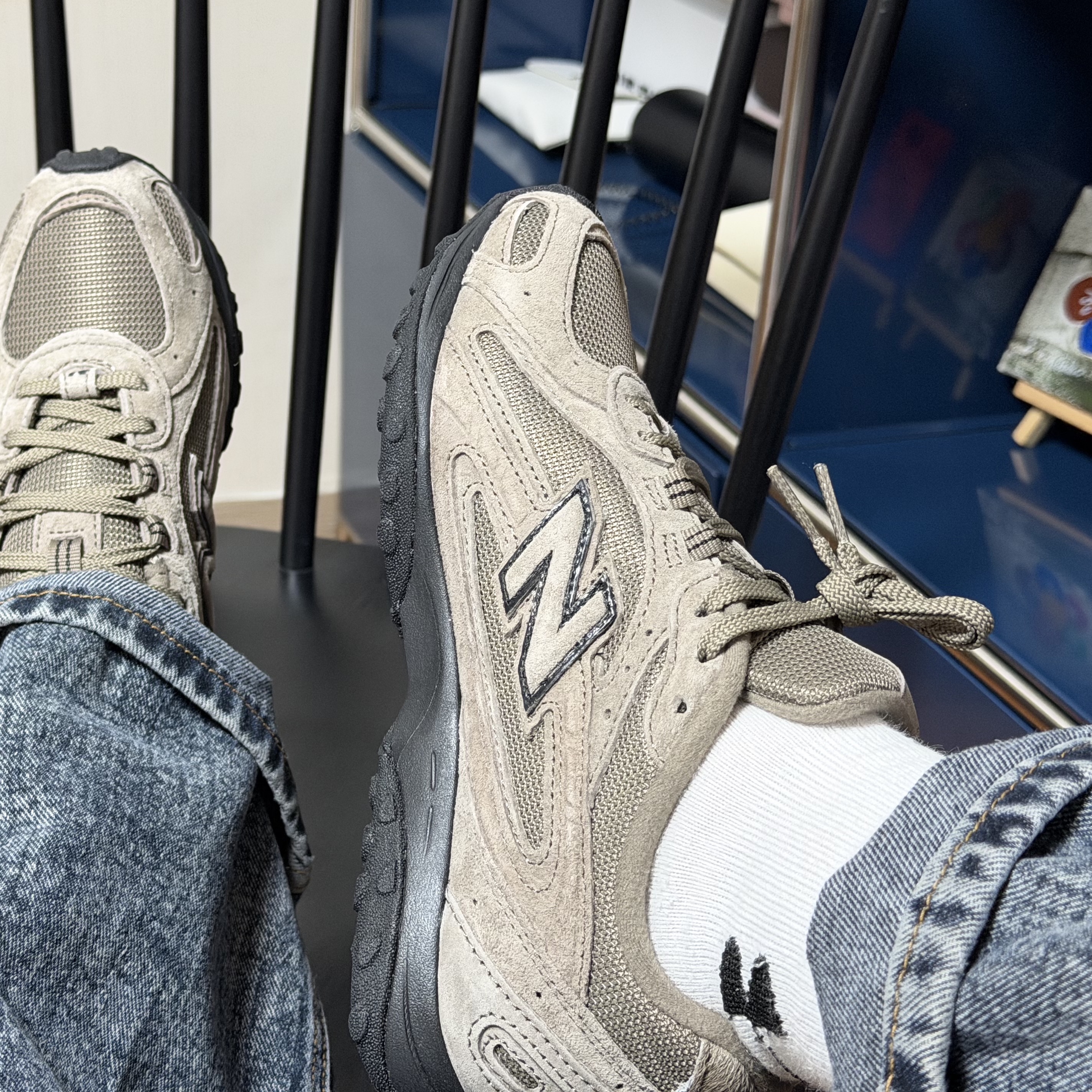 New Balance 204L Year of the Horse Thunder Brown Black 착용 스타일 - 1