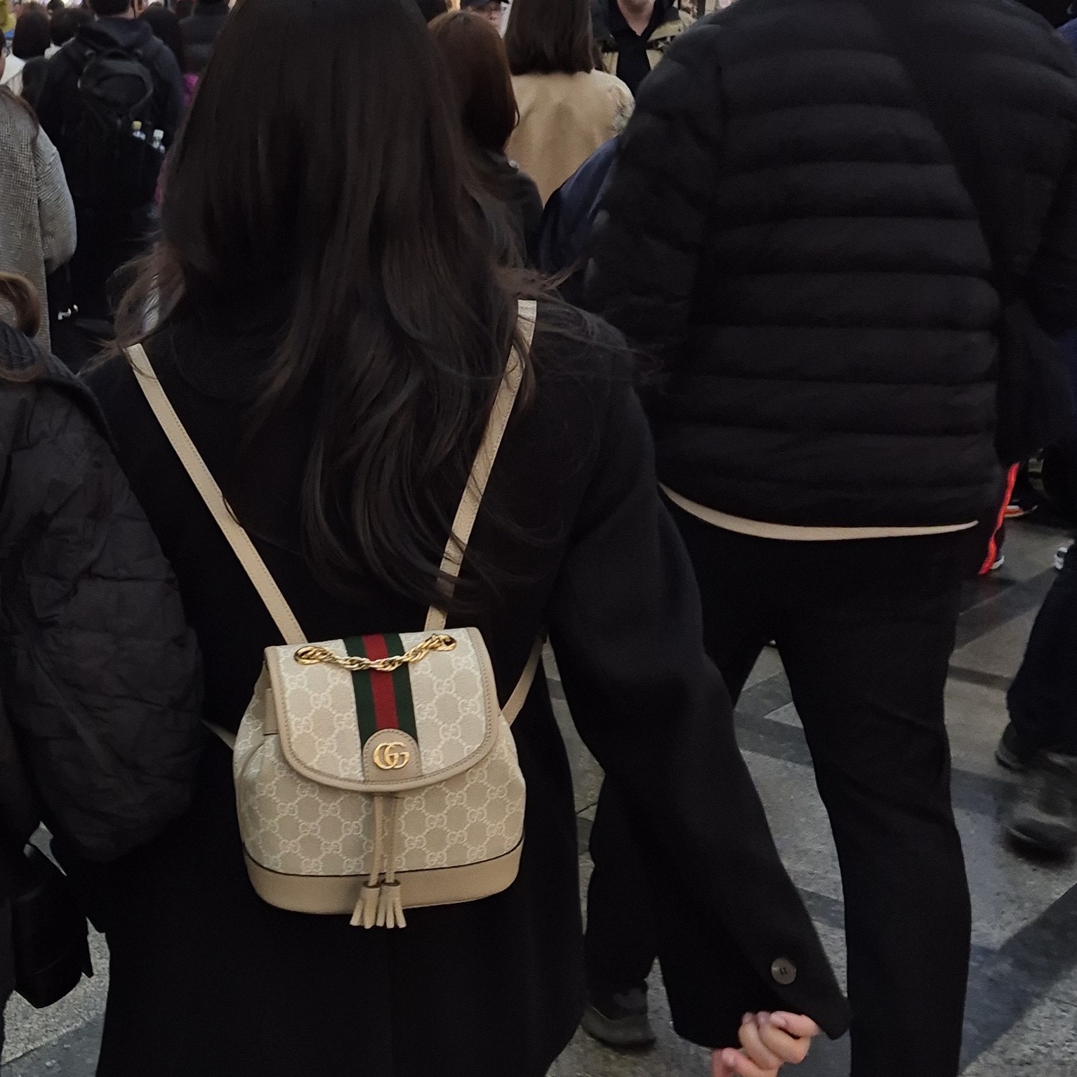 Gucci Ophidia Mini Backpack Beige White 착용 스타일 - 2