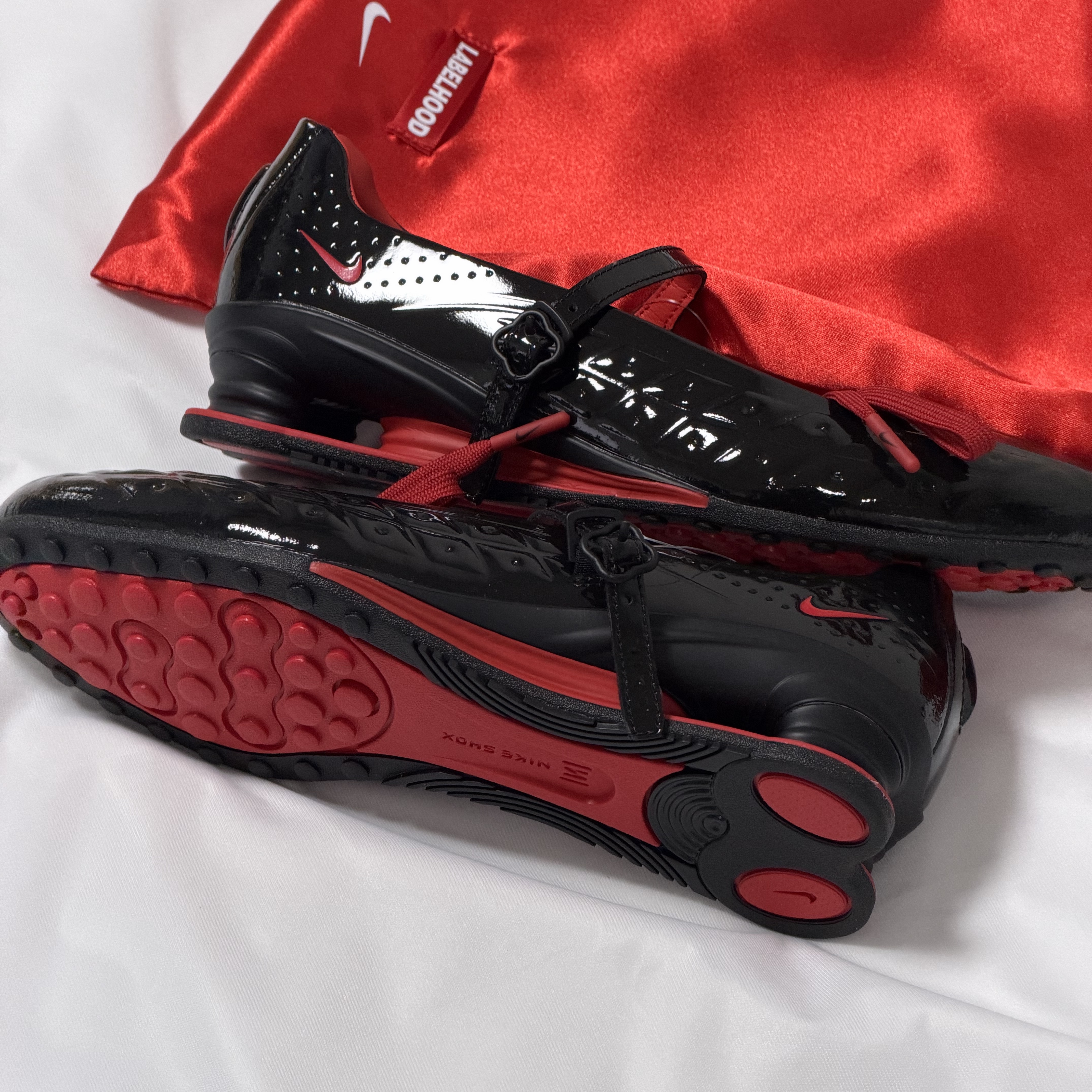 (W) Nike x Labelhood Shox Z Calistra Black and University Red 착용 스타일