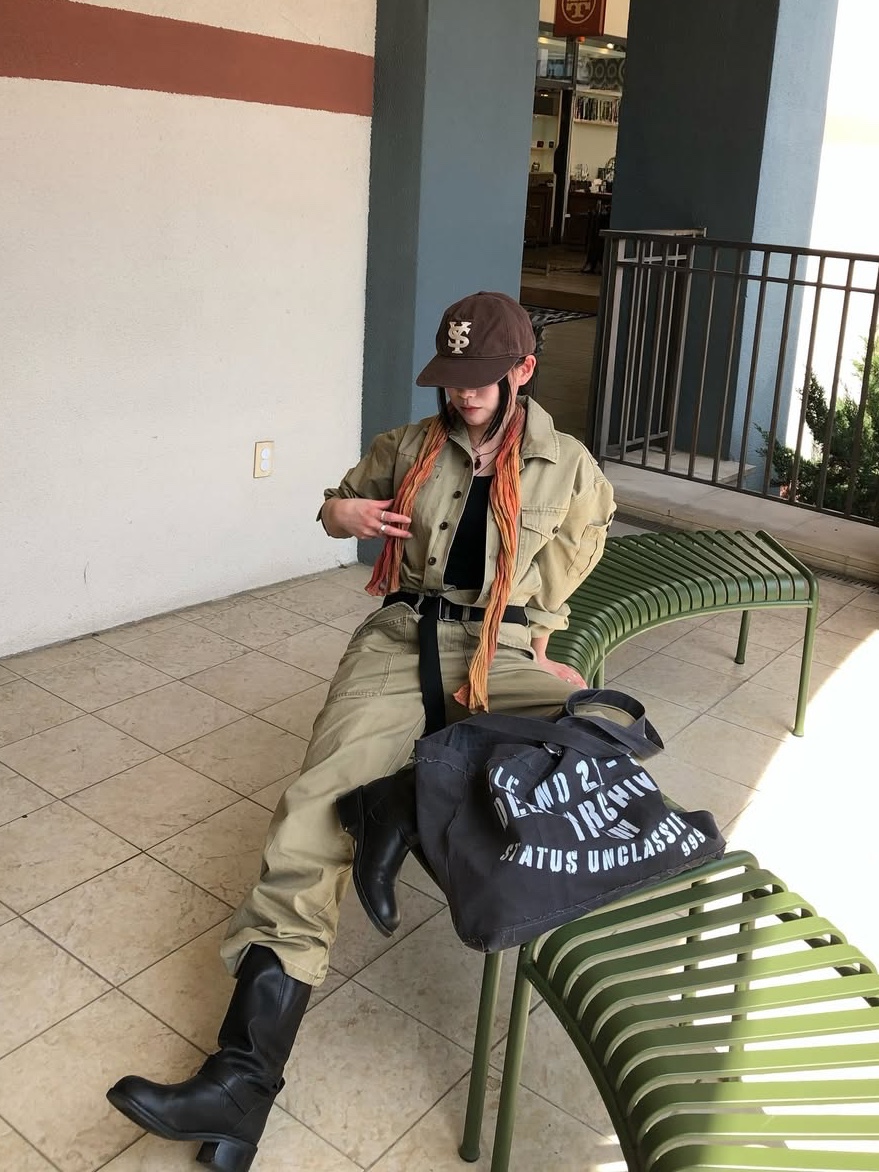 Sunday Ceremony Raw Natural Scarf - Vermilion Dyed, Sunday Ceremony Sy Logo 5 Panel Cotton Cap - Brown 착용 스타일 - 1