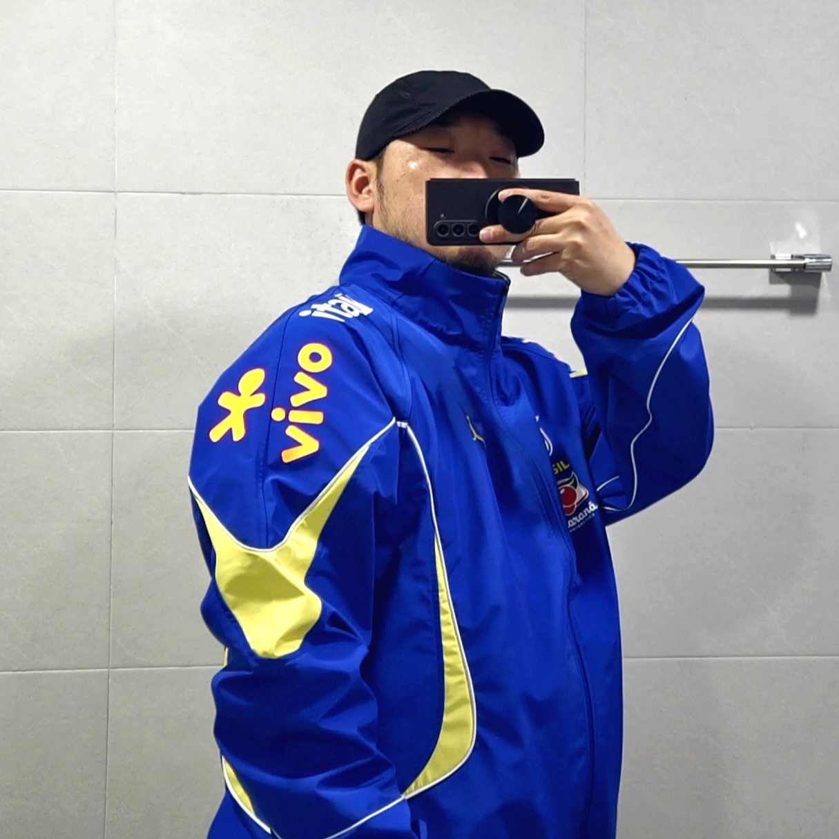 Jordan Brazil 2026 Anthem Jacket Old Royal Yellow Pulse (IF3896-417) (Non Marking Ver.) 착용 스타일 - 2