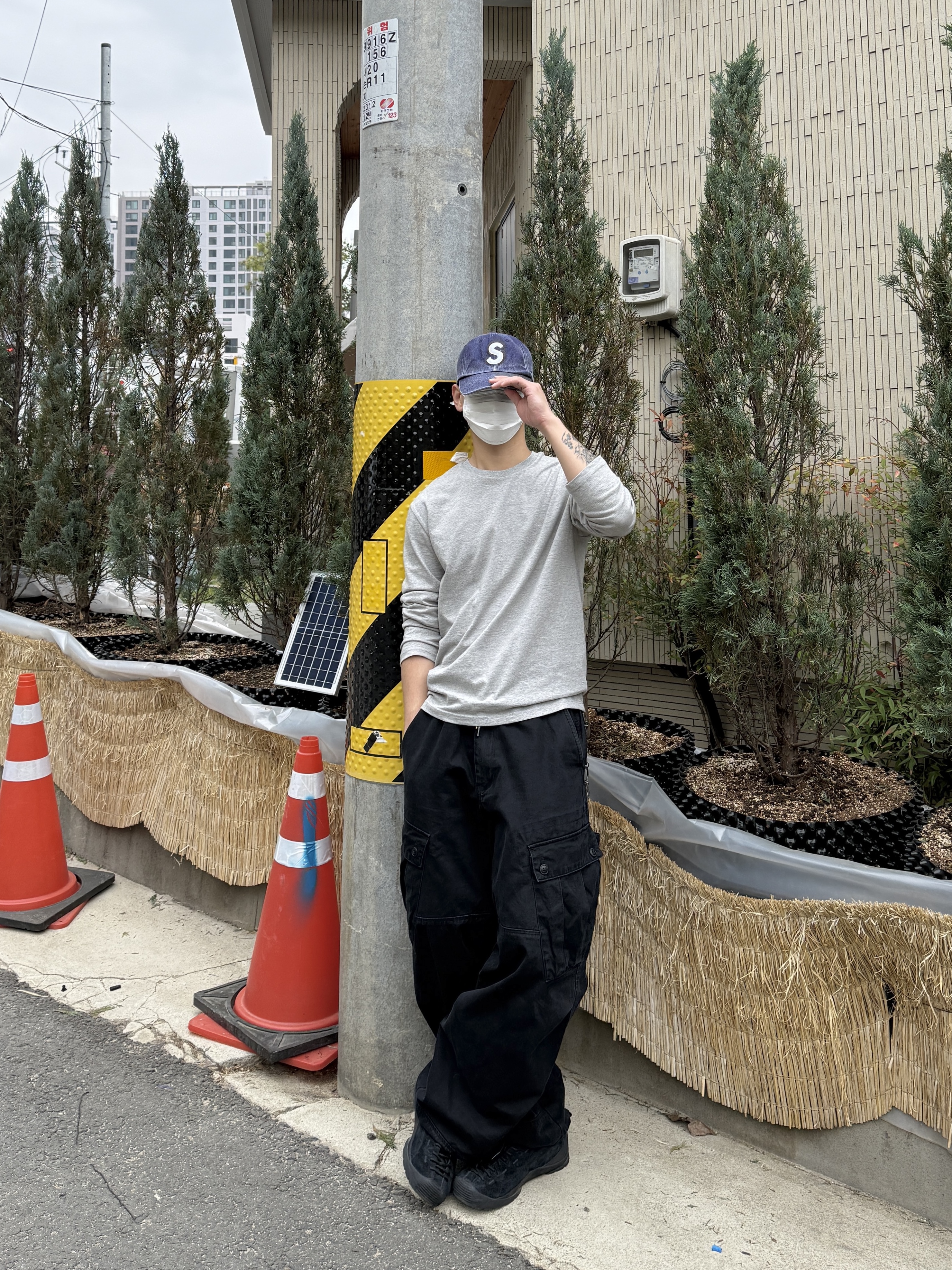 Supreme Pigment S Logo 6-Panel Navy - 24FW, Supreme Pigment Canvas S Logo 6-Panel Navy - 23SS 착용 스타일 - 1