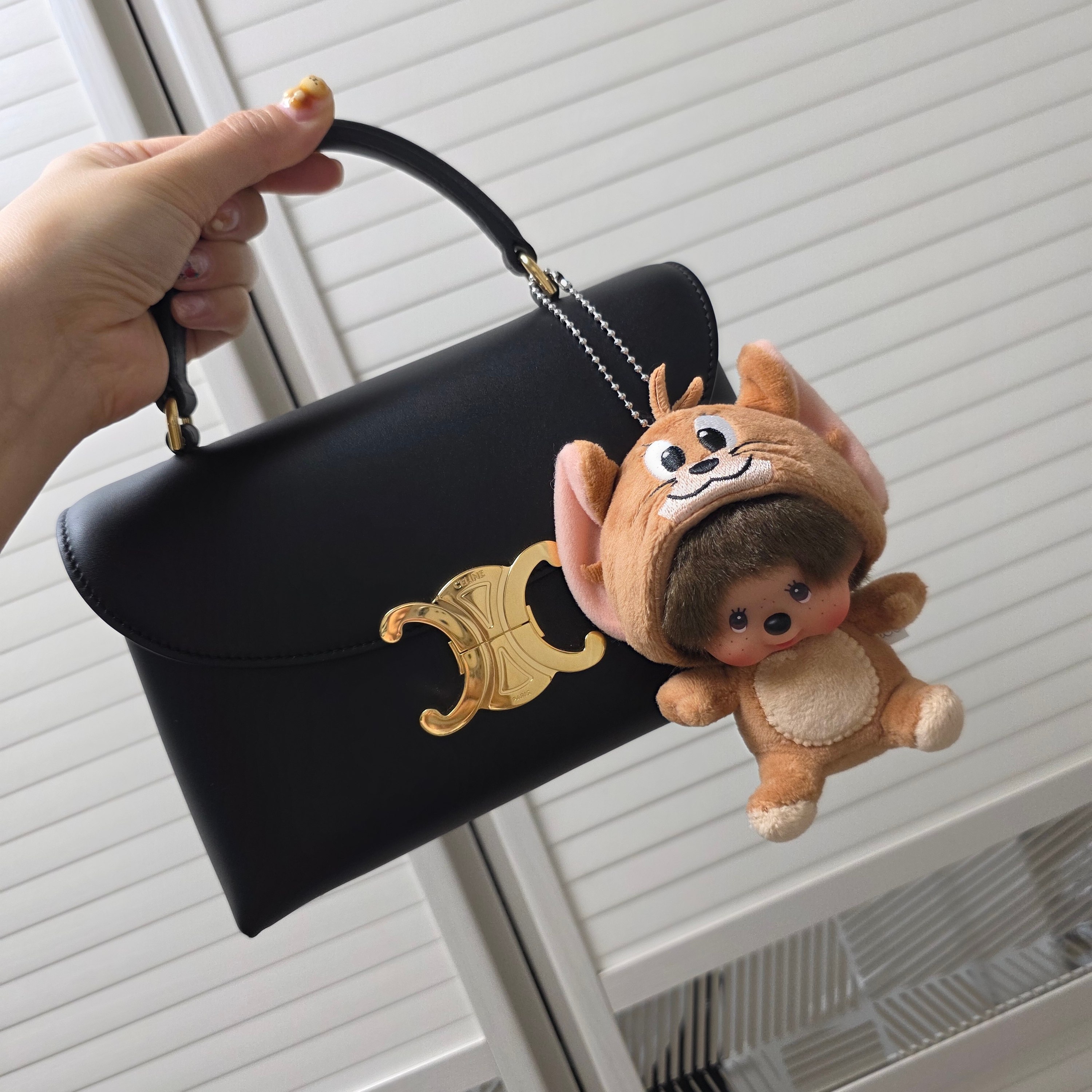 Monchhichi x Tom & Jerry SS Doll Mini Key Chain Jerry 착용 스타일 - 1