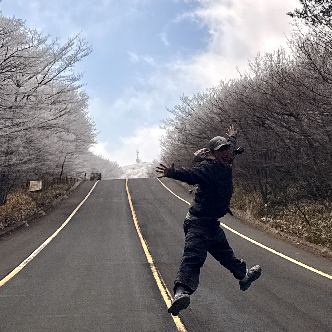 On Running x Post Archive Faction (Paf) Cloudmonster Hyper Phantom Apollo, Salomon Link Ball Cap Cool Charcoal 착용 스타일 - 1