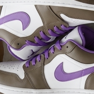 Jordan 1 Low Palomino Wild Berry 착용 스타일