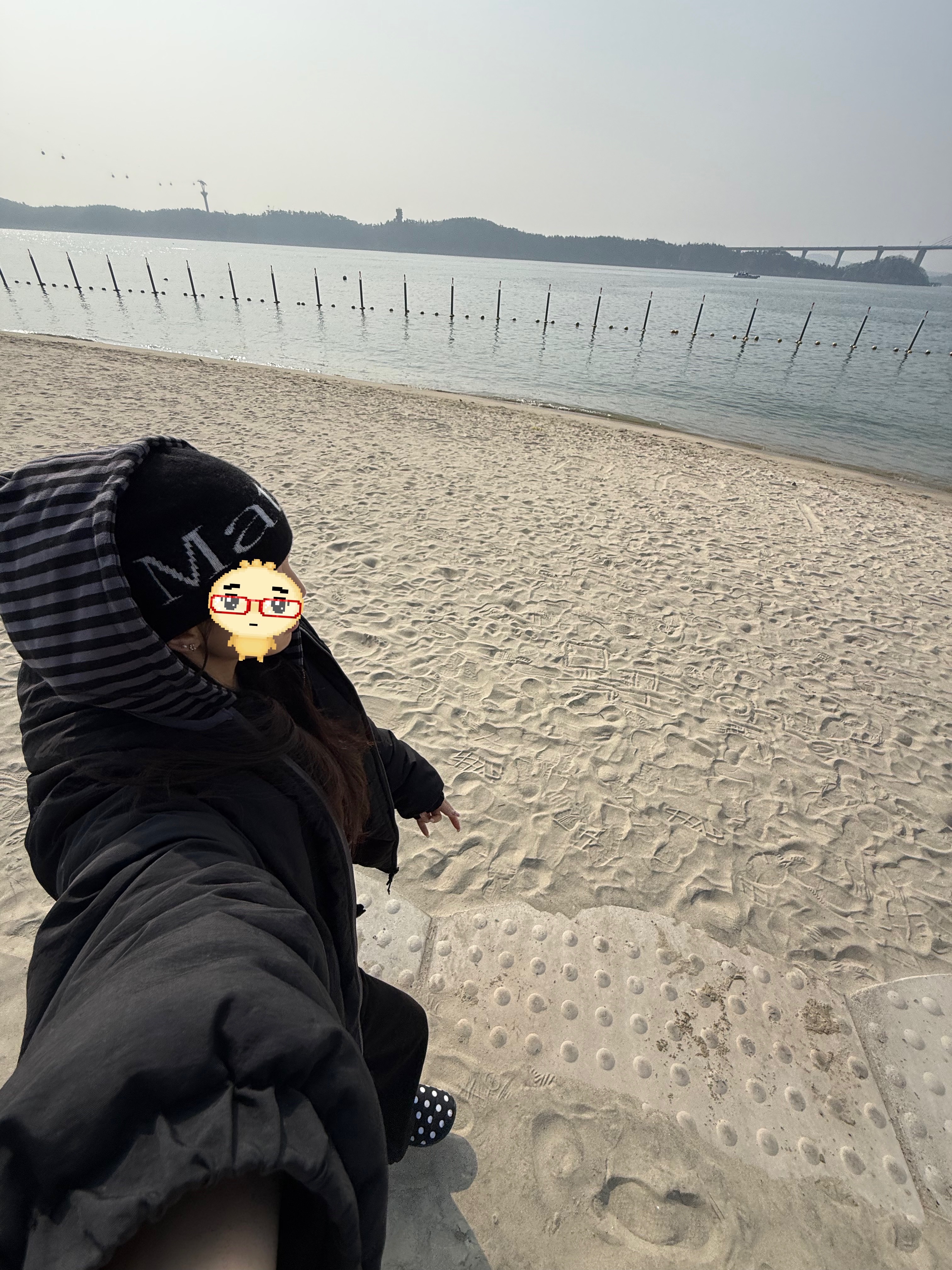 Matin Kim Logo Jacquard Short Beanie Black, Subu Permanent F-Line Dots 착용 스타일 - 2