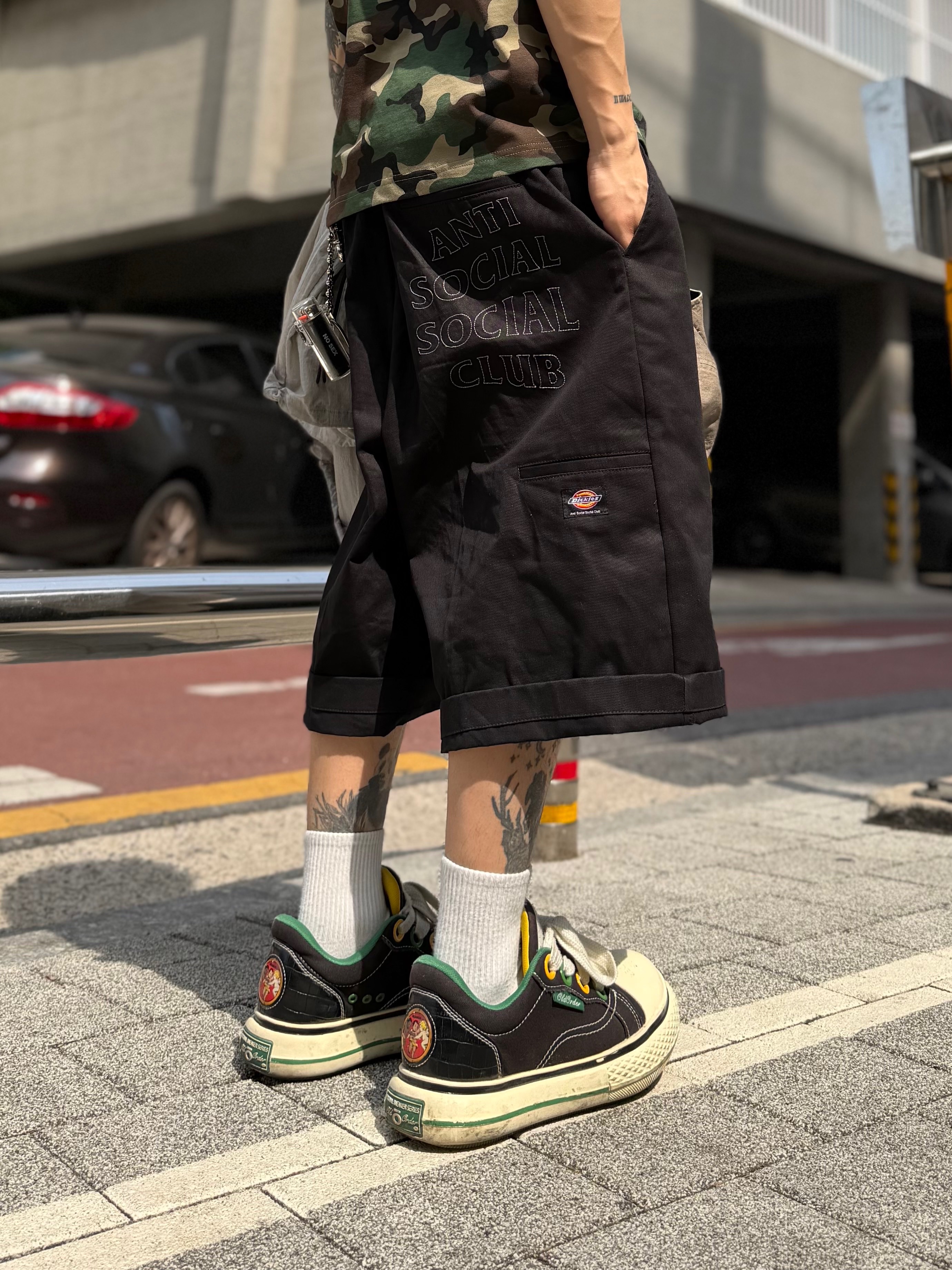 Anti Social Social Club x Dickies Work Shorts Black, Old Order Big Head Canvas Black 착용 스타일 - 8