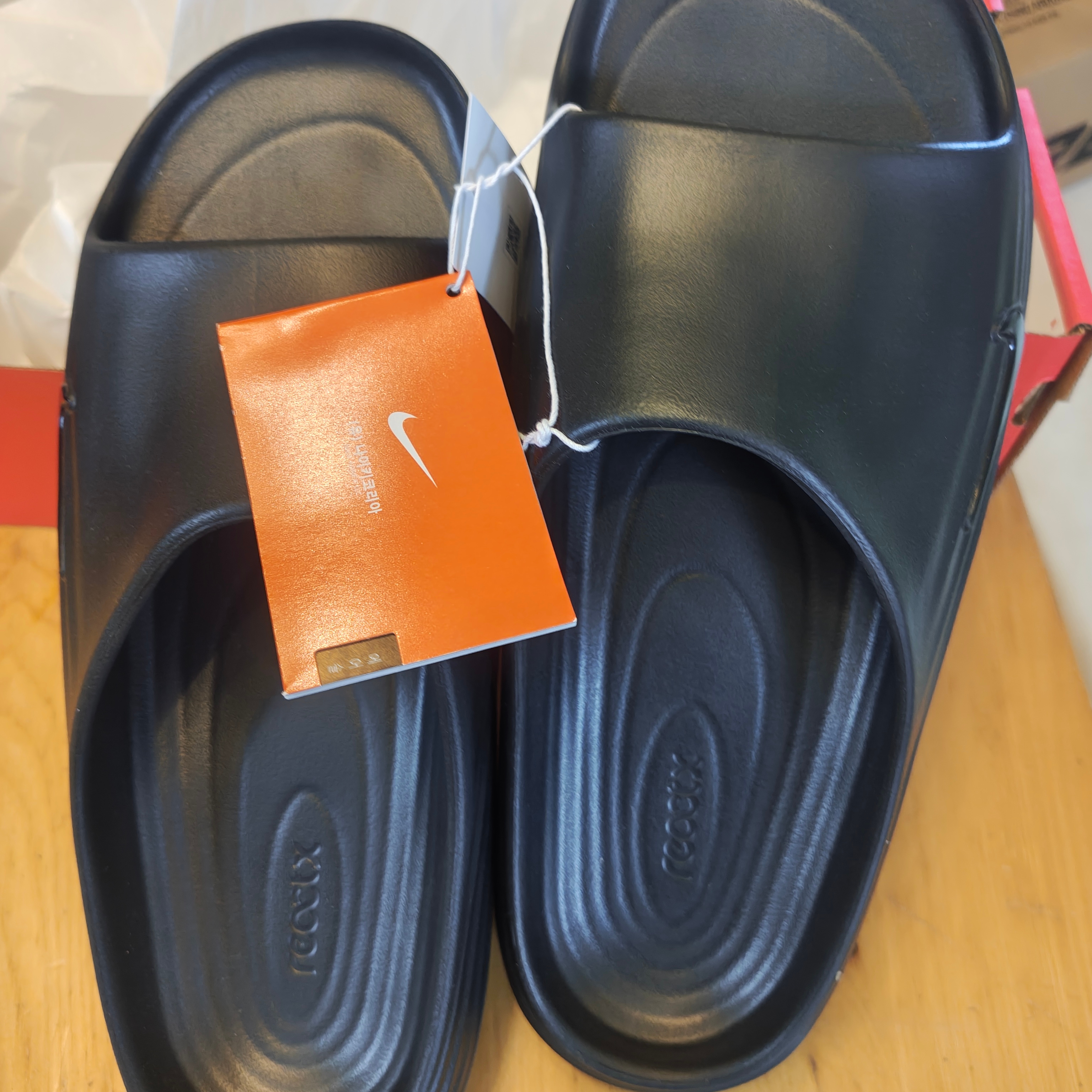 Nike ReactX Rejuven8 Slide Black 착용 스타일