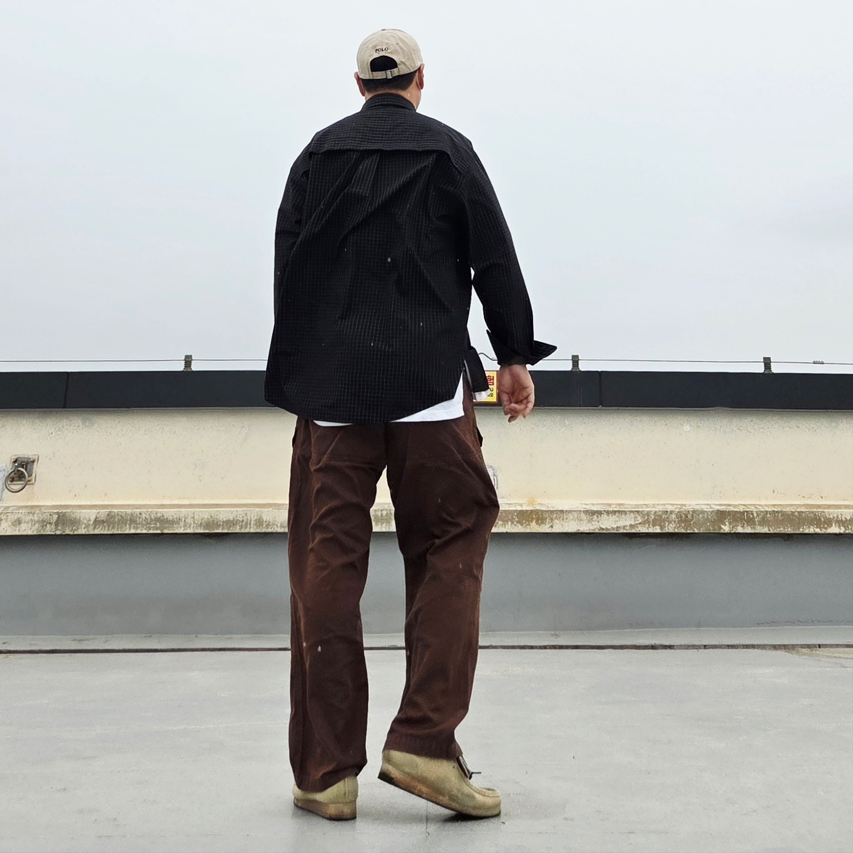 GU x Undercover Broad Check Shirt Black, Clarks Wallabee Maple Suede 착용 스타일 - 5