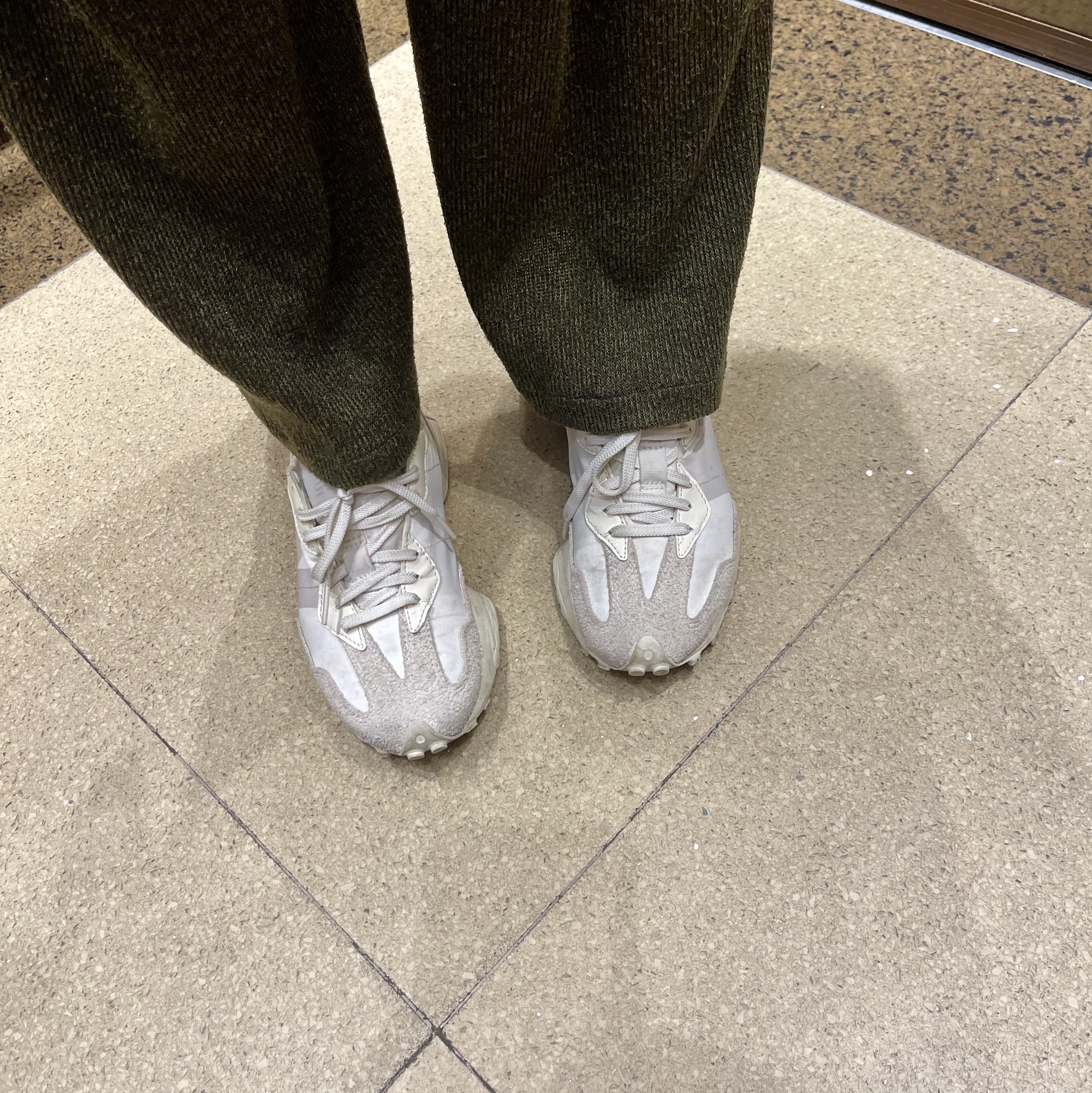 (W) New Balance 327 White Moonbeam 착용 스타일