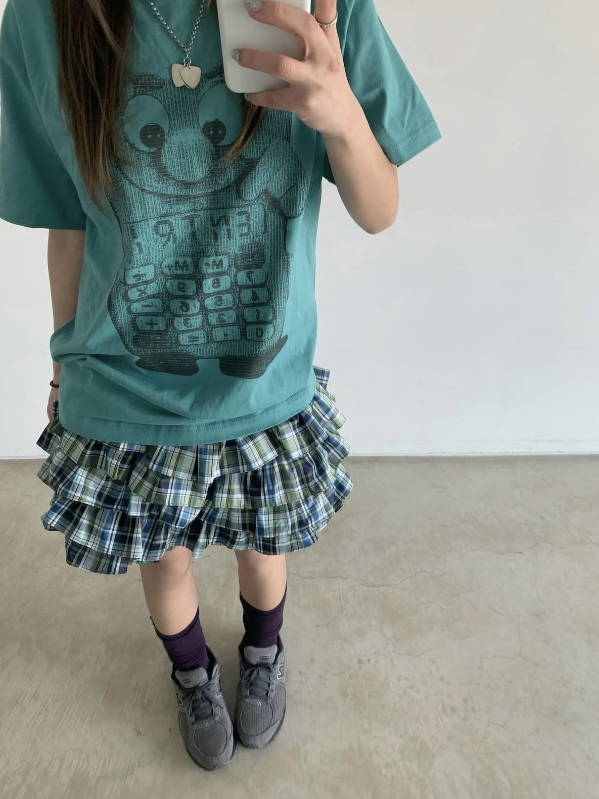 COYSEIO 038 Classic Knee Socks Purple, New Balance 2002R Dark Grey 착용 스타일