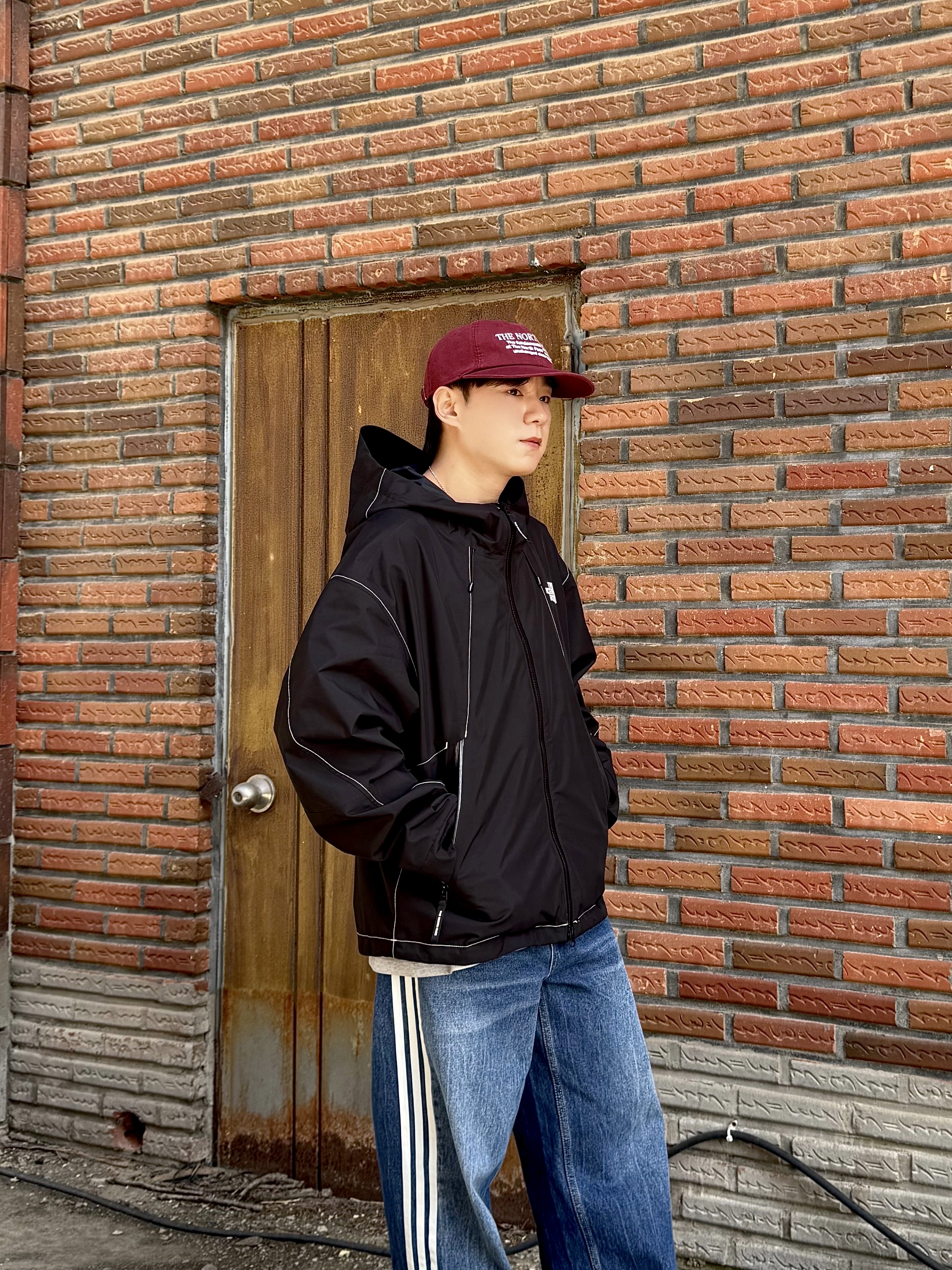 The North Face White Label Britton Jacket Black, Adidas Bermuda College Burgundy 착용 스타일 - 3