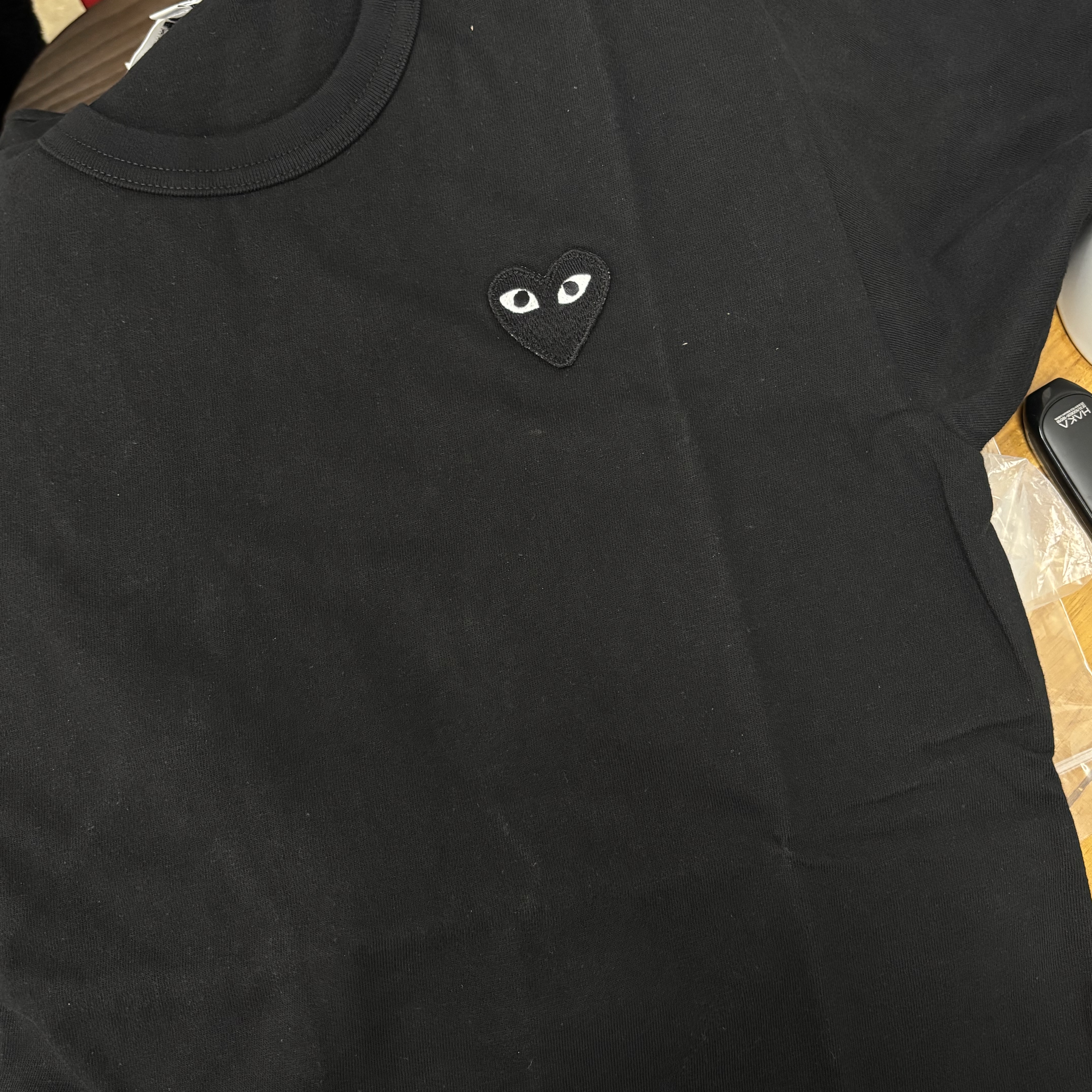 Play Comme des Garcons Small Black Heart T-Shirt Black 착용 스타일