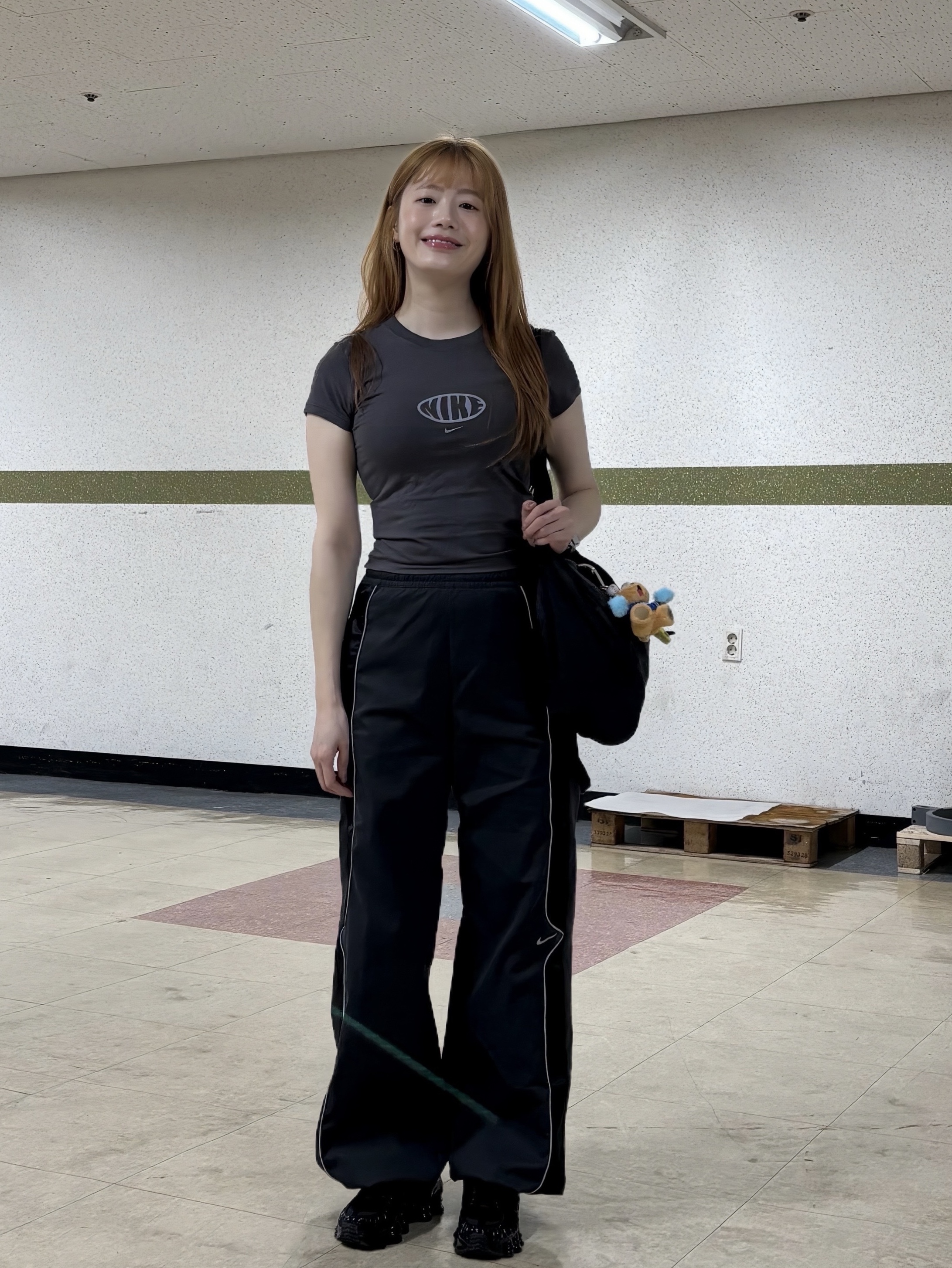 (W) Nike Shox TL Black and Max Orange, Starbucks x KBO Lions Bearista Keychain 착용 스타일 - 7