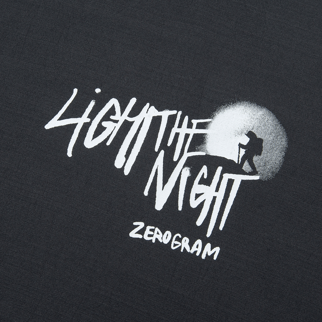 제로그램 LIGHT THE NIGHT Espol 그래픽 반팔 티셔츠(ZEROGRAM Light The Night Espol Graphic SS Dark Gray) - 3