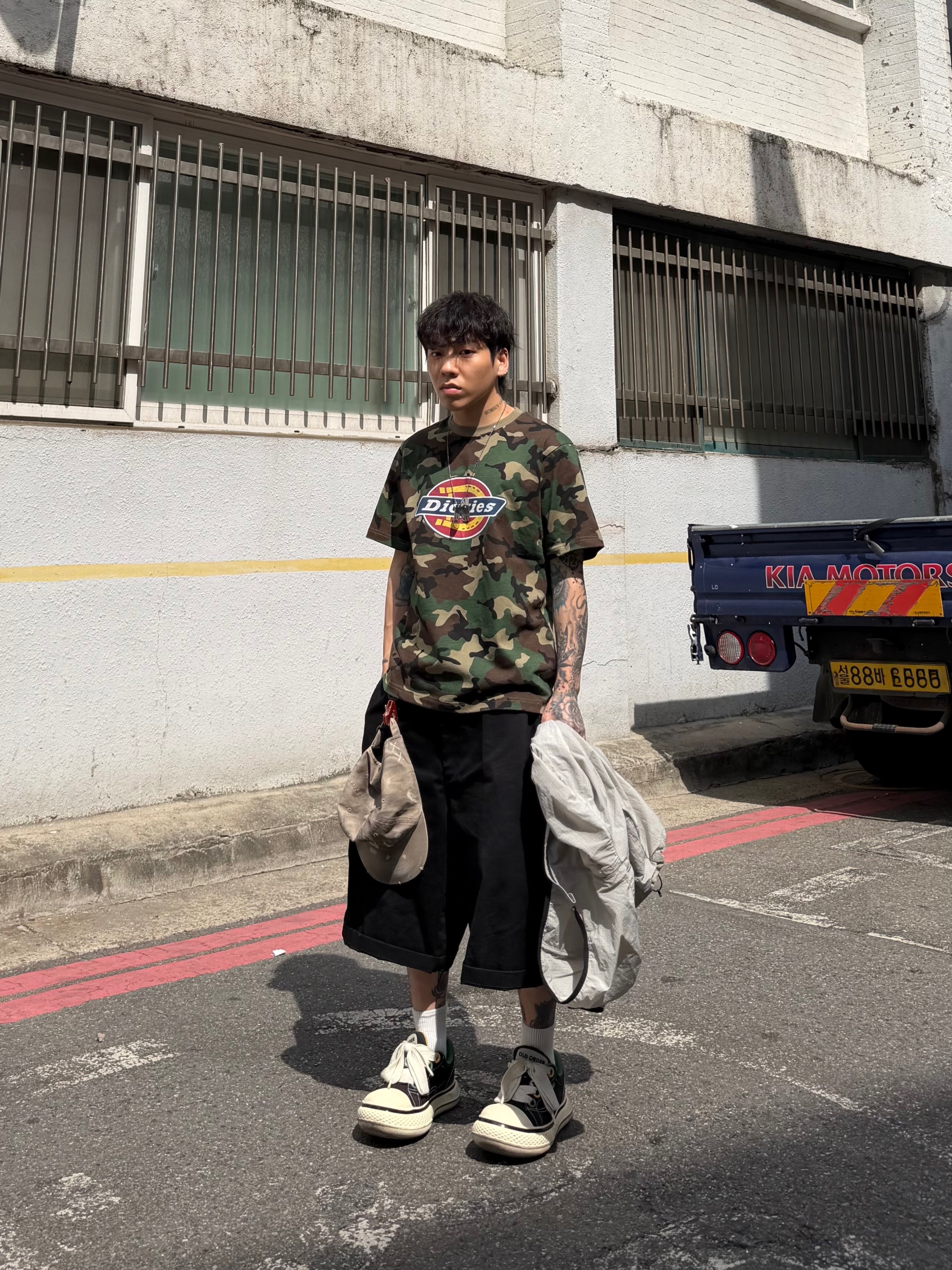 Anti Social Social Club x Dickies Work Shorts Black, Old Order Big Head Canvas Black 착용 스타일 - 5