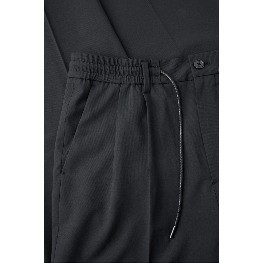 이로 세피아 경량 스트레쳐블 투턱 밴딩 팬츠 블랙(Iro Sepia Lightweight Stretchable Two-Tuck Banding Pants Black) - 5