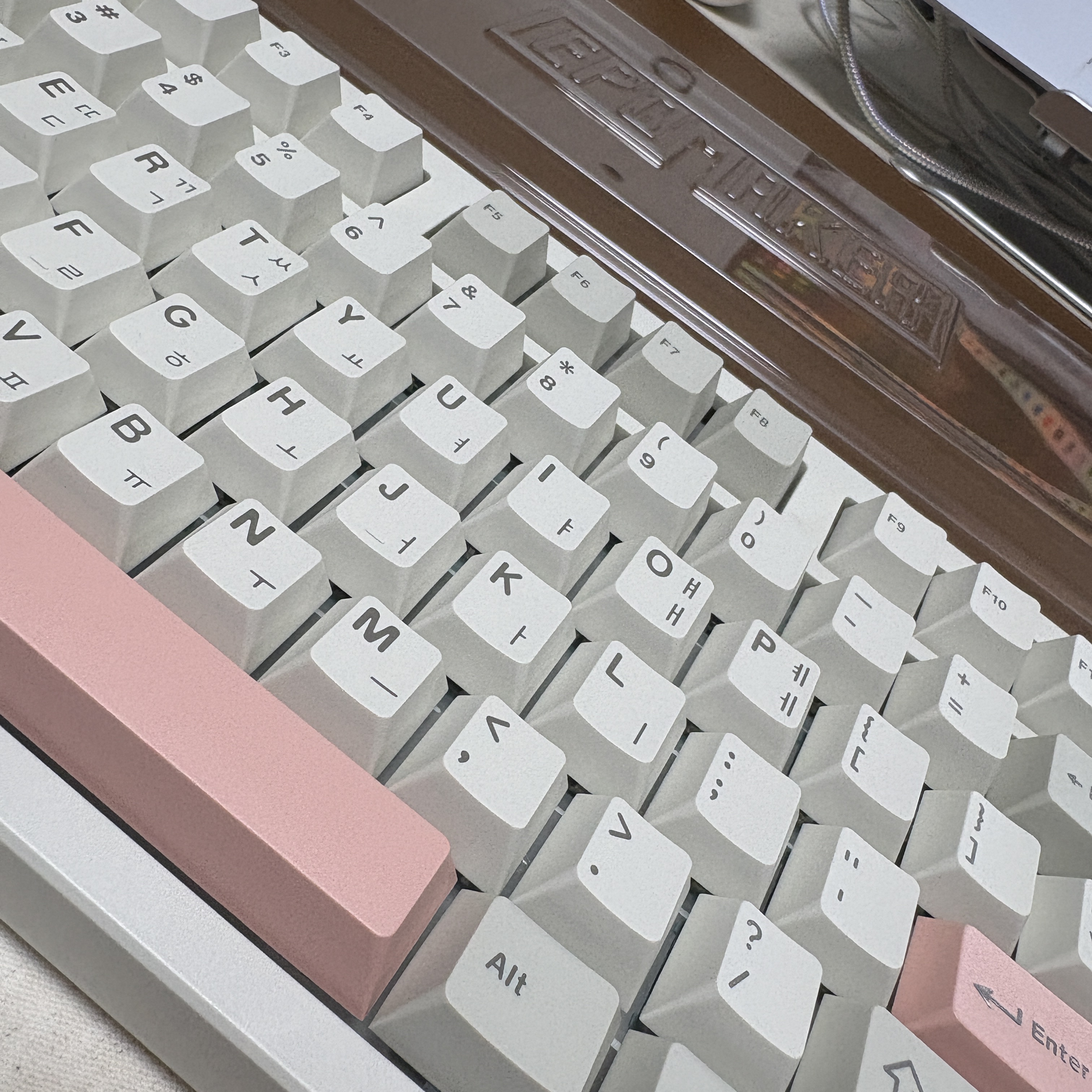 PEBBLE ON THE GOYO108 KEYBOARD 착용 스타일 - 2