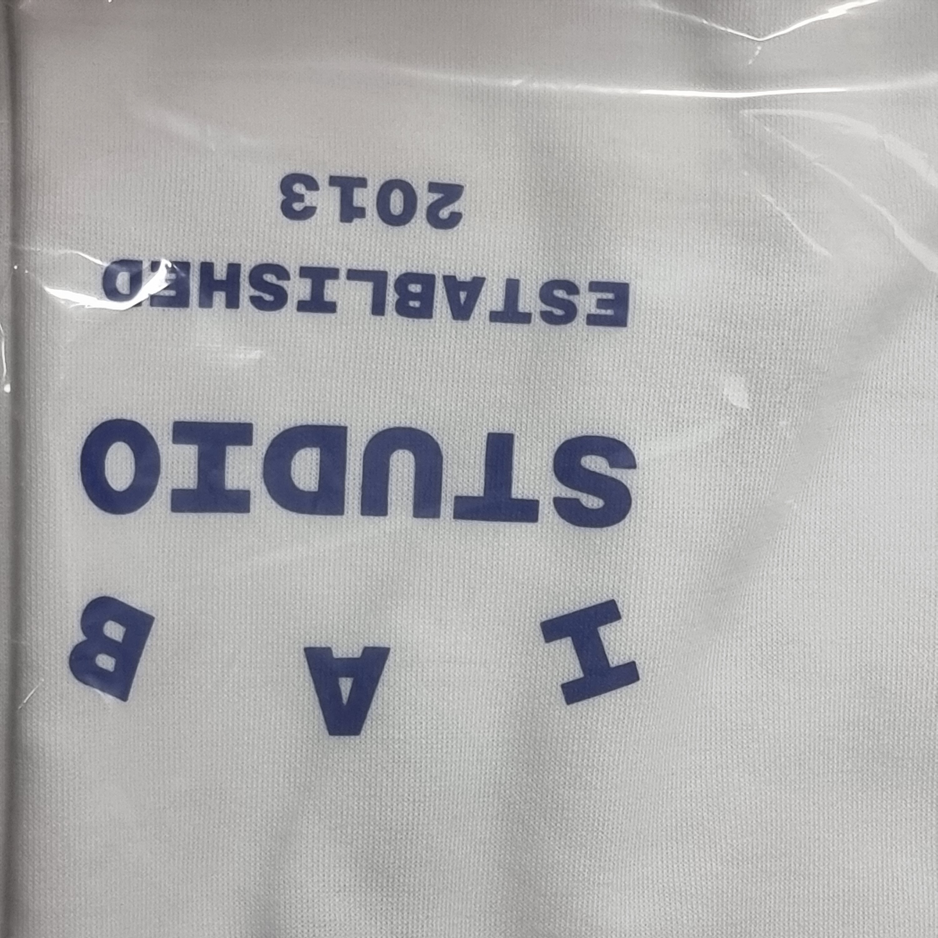 IAB Studio 26 IAB T-Shirt White Navy 착용 스타일
