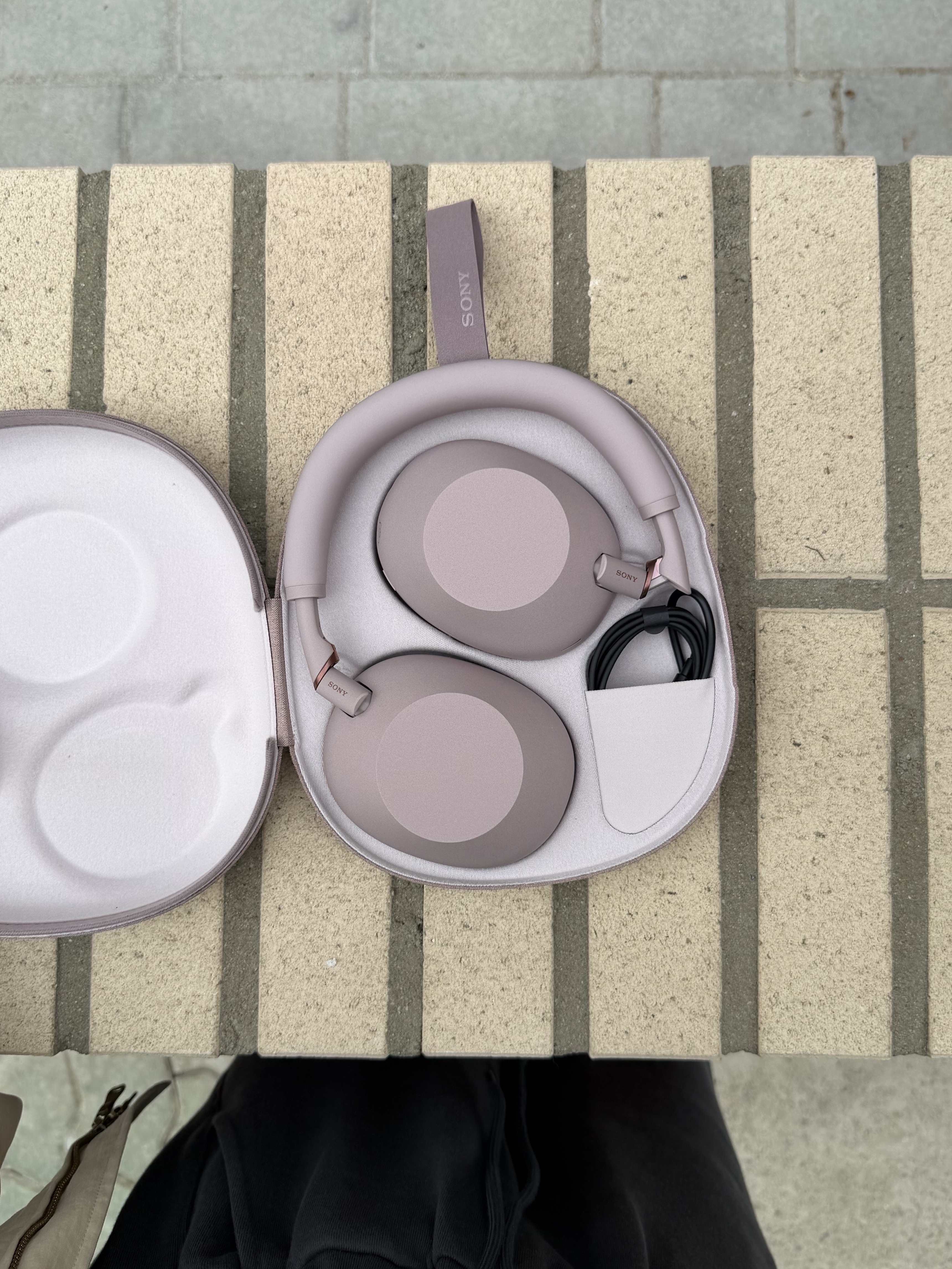 [사은품 증정] Sony WH-1000XM6 Sand Pink (Sony Korea Ver.) 착용 스타일 - 1