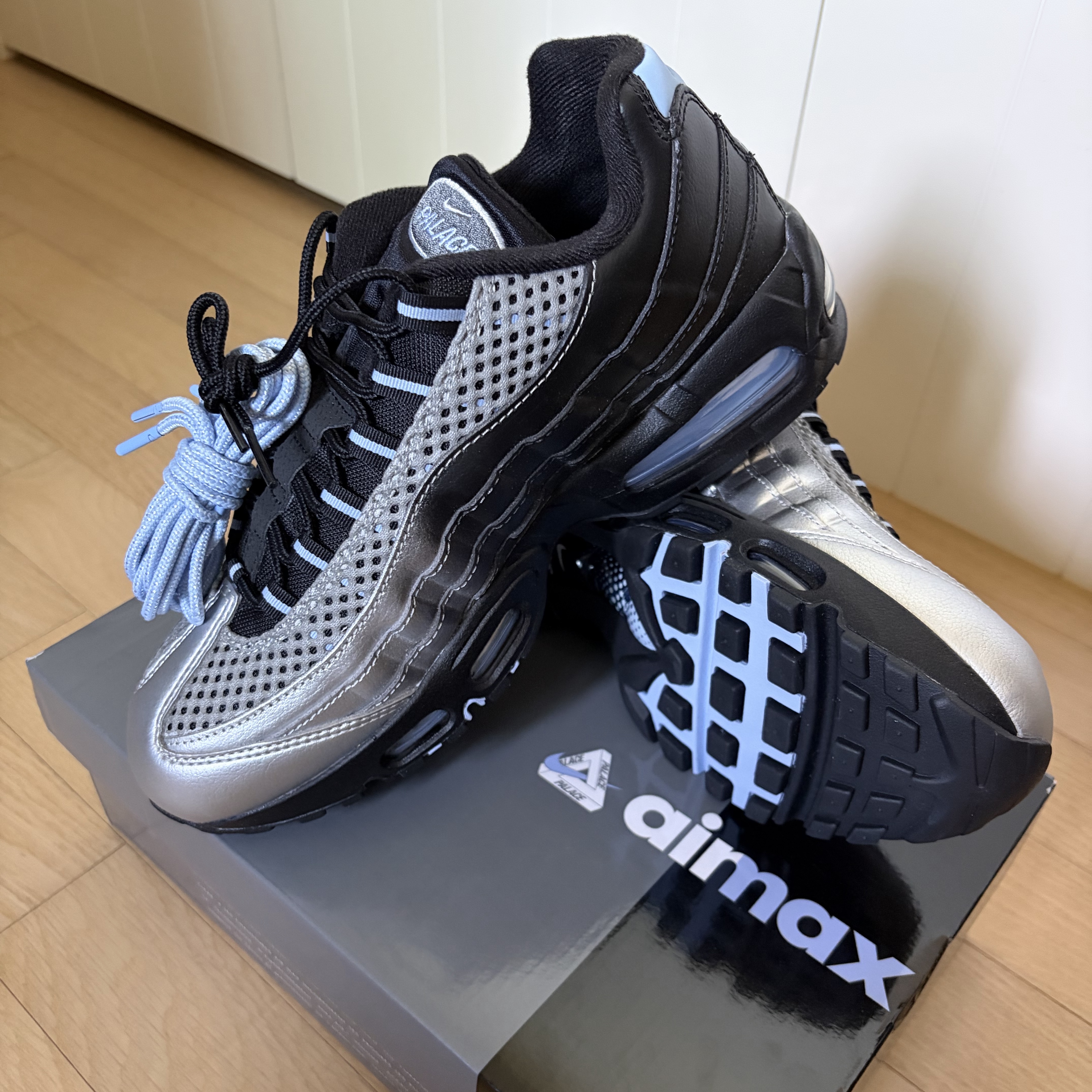 Nike x Palace Air Max 95 Metallic Silver Aluminum 착용 스타일