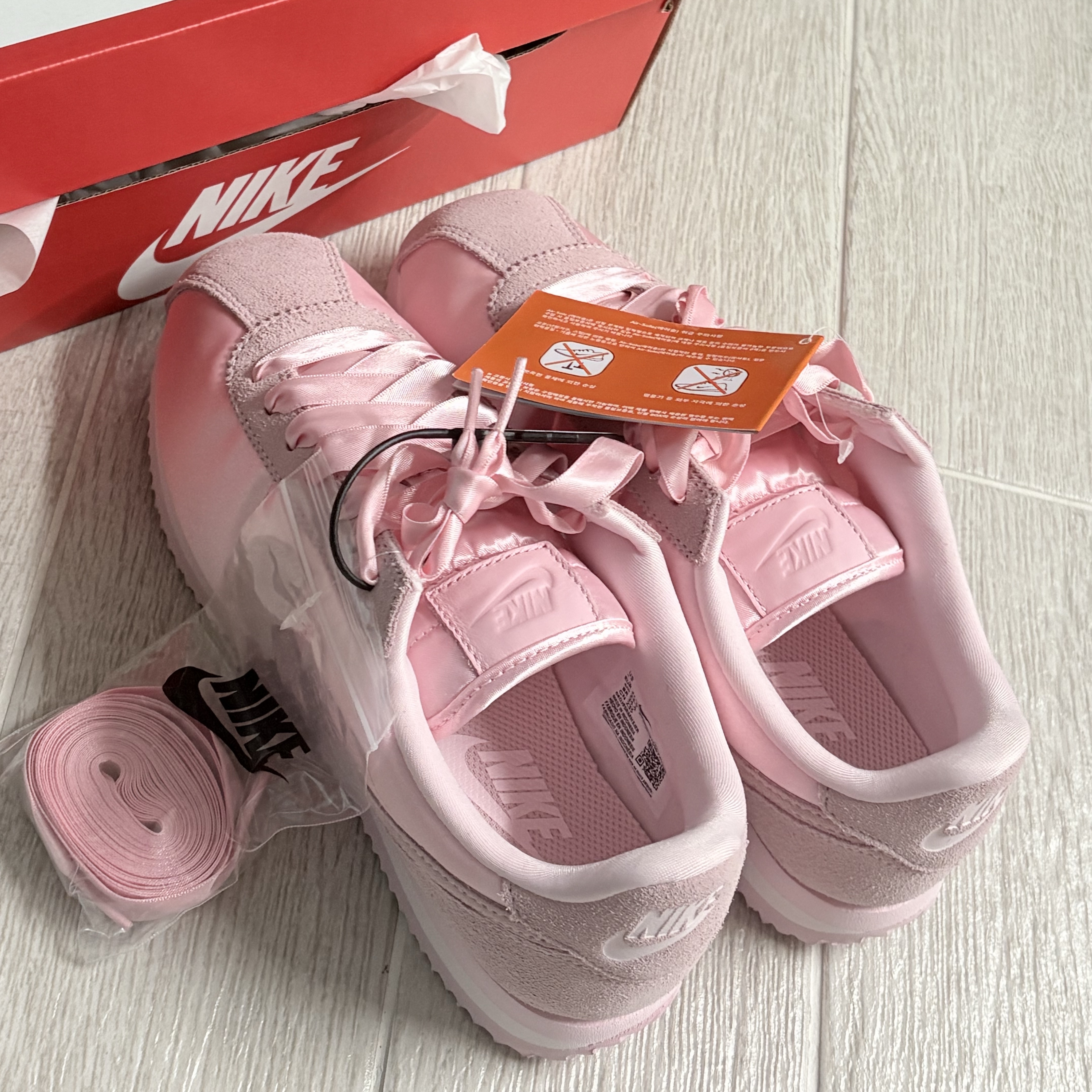 (W) Nike Cortez Textile Pink 착용 스타일 - 3