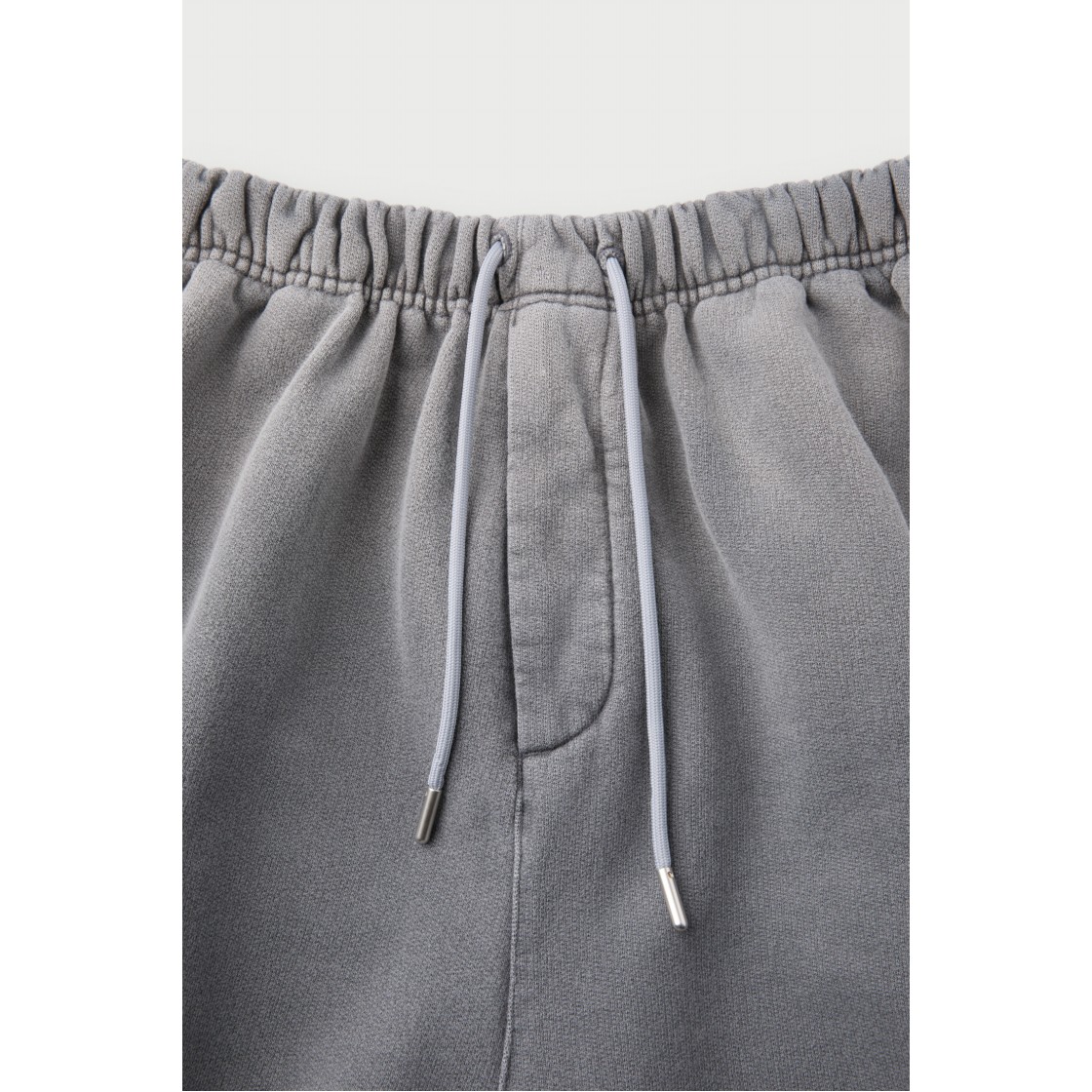 이로 뉴앙스 스웻 다잉 버뮤다 쇼츠 라이트 그레이(Iro Nuanced Sweat Dyed Bermuda Shorts Light Gray) - 4