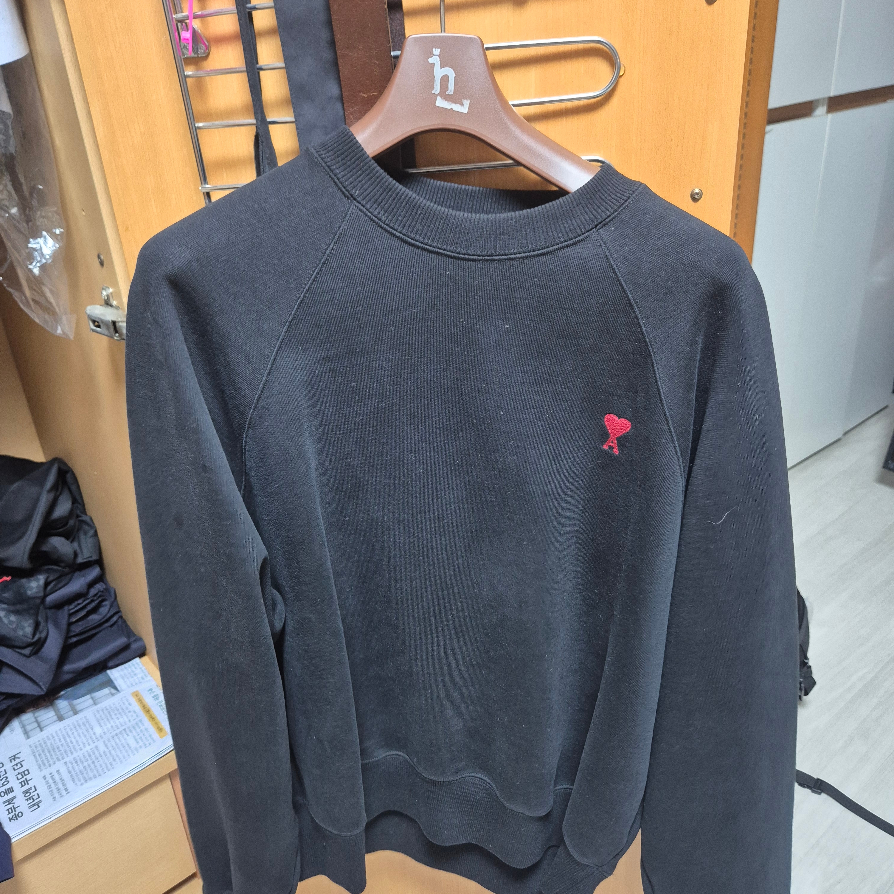 AMI de Coeur Sweatshirt Black 착용 스타일