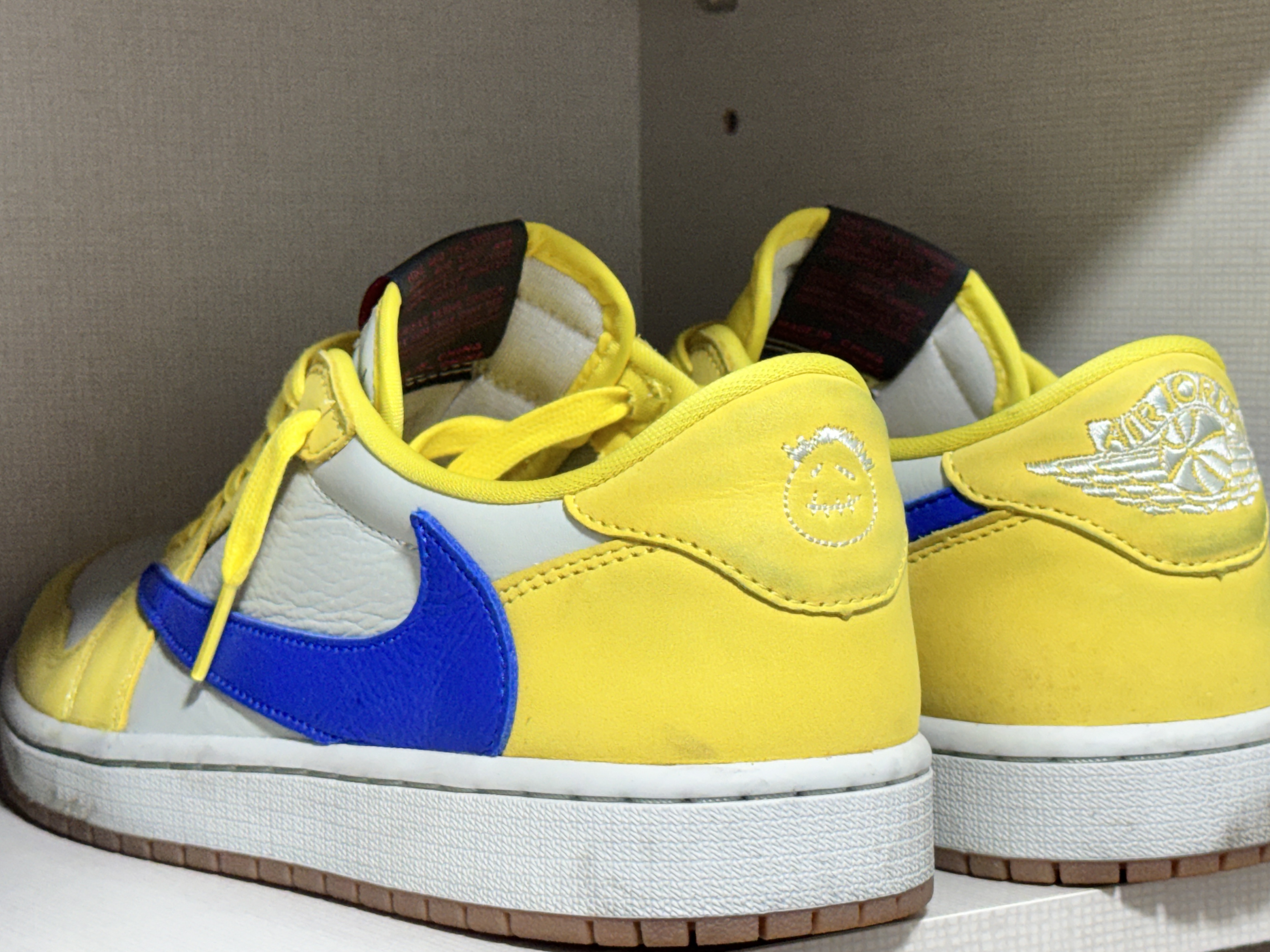 (W) Jordan 1 x Travis Scott Retro Low OG SP Canary 착용 스타일