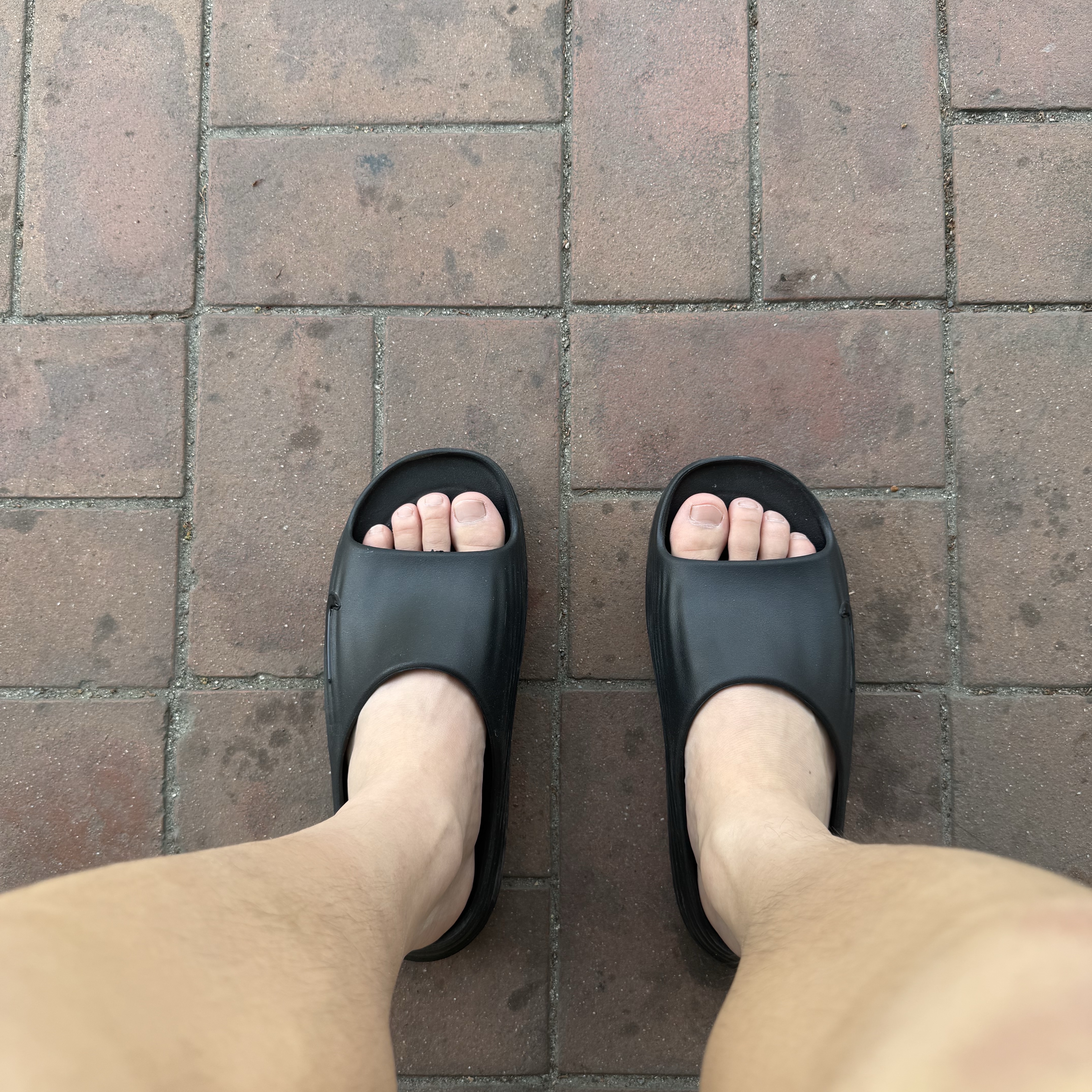 Nike ReactX Rejuven8 Slide Black 착용 스타일