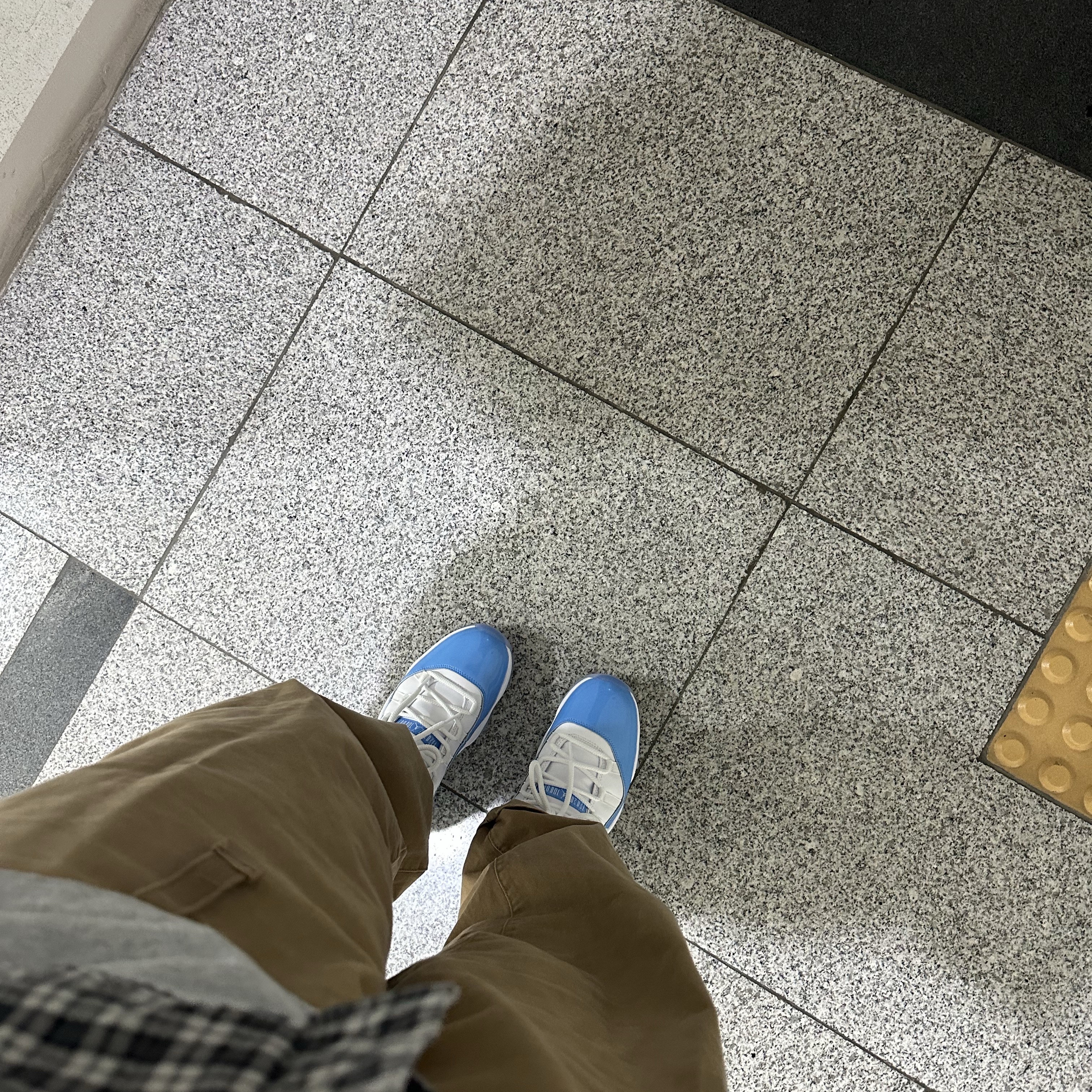 Jordan 11 Retro Low University Blue 2026 착용 스타일