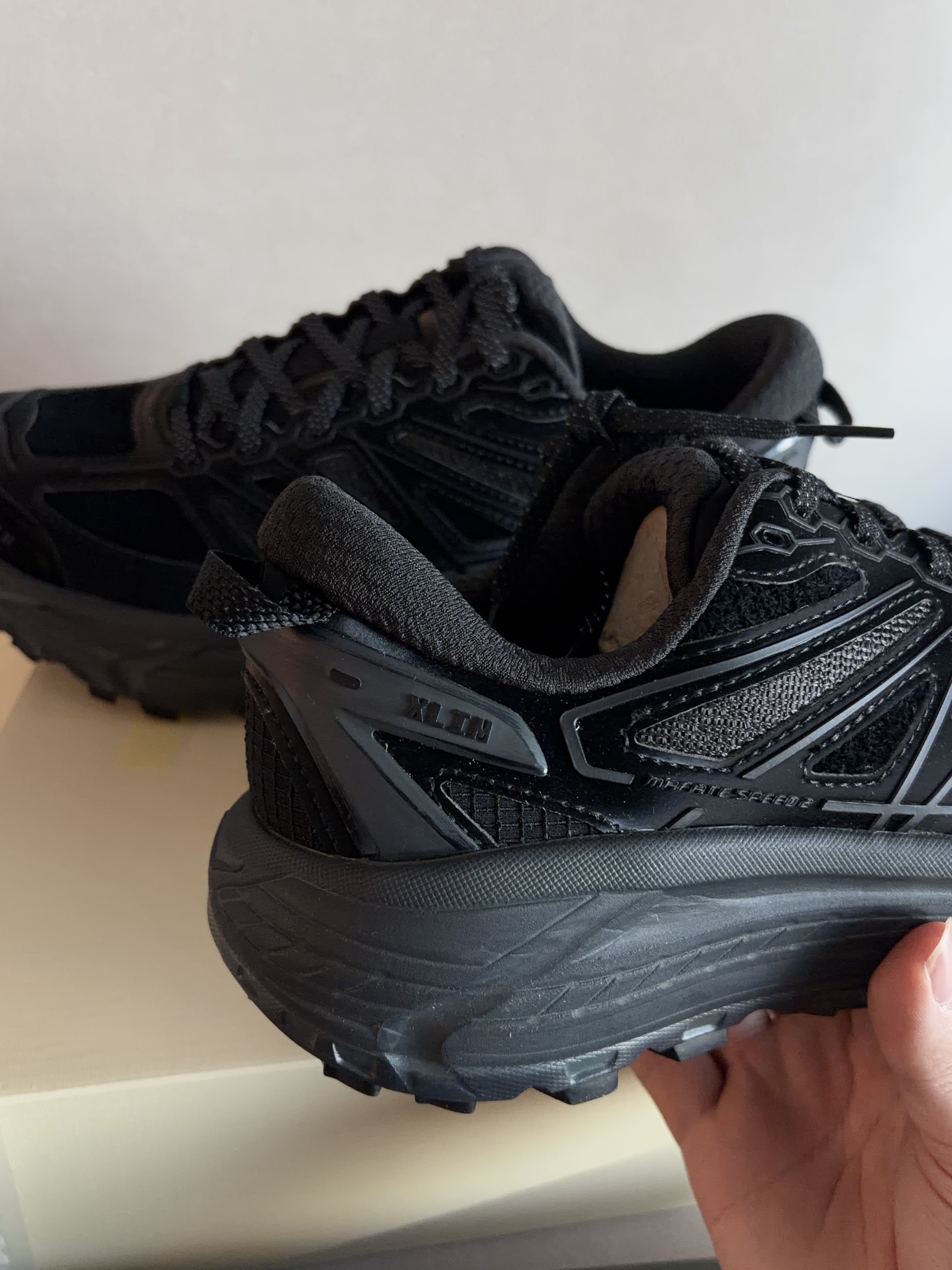 Hoka x Xlim Mafate Speed 2 TS Black Charcoal 착용 스타일 - 3