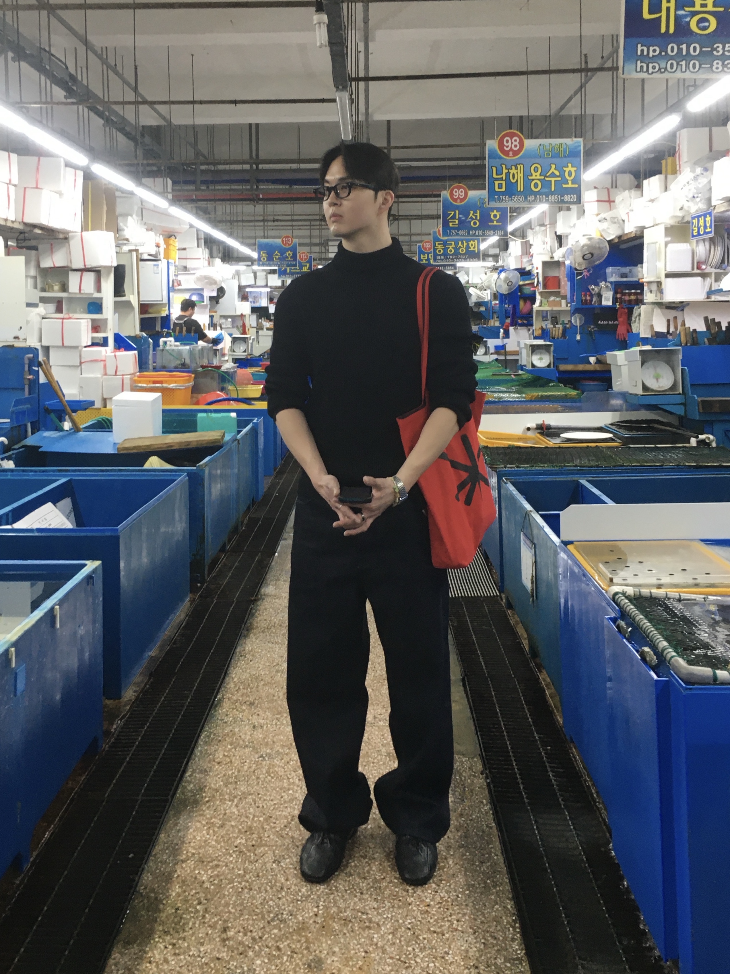 Farfromwhat Far Raw-texture Denim Deep Indigo 착용 스타일 - 4
