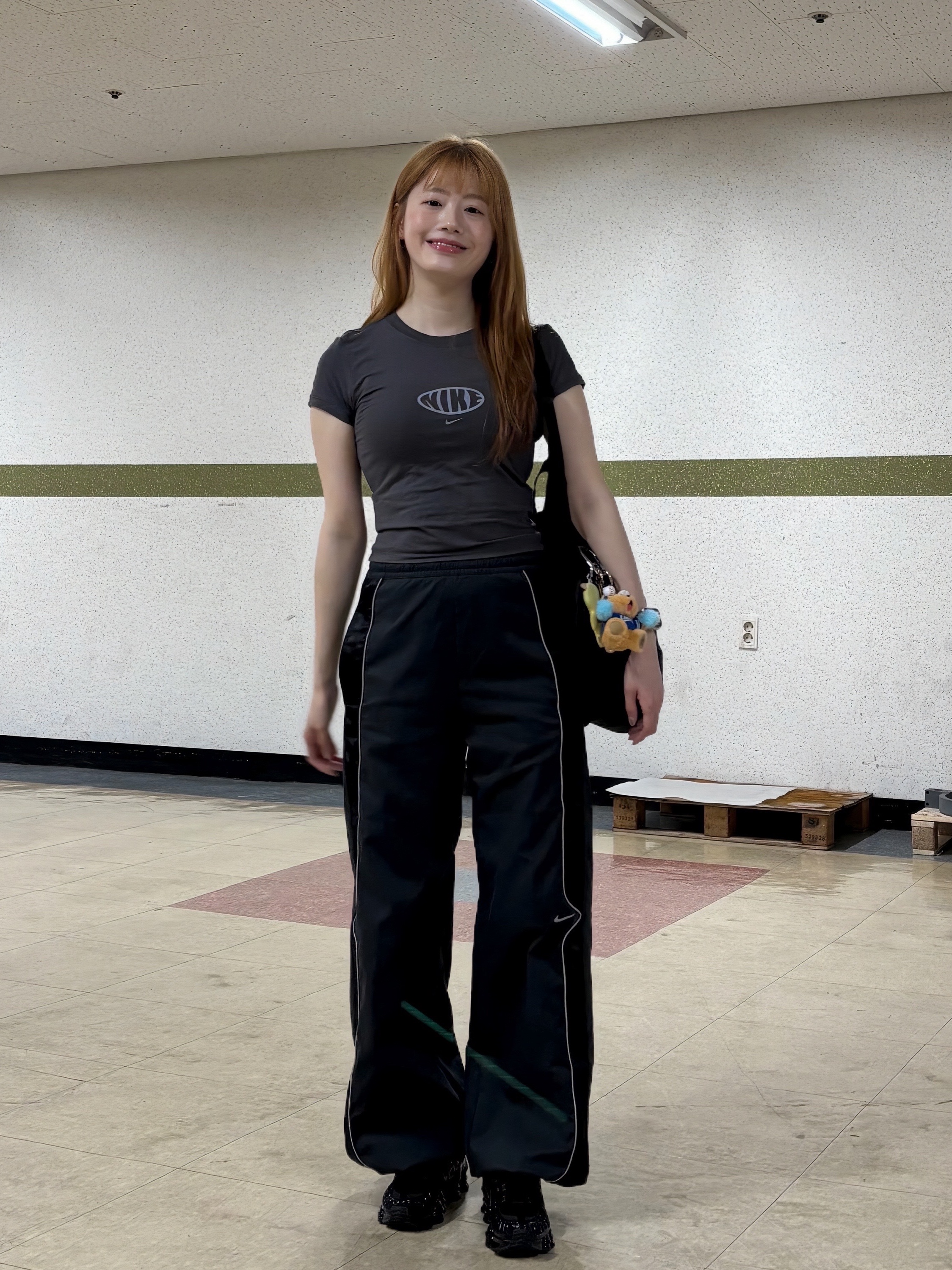 (W) Nike Shox TL Black and Max Orange, Starbucks x KBO Lions Bearista Keychain 착용 스타일 - 6
