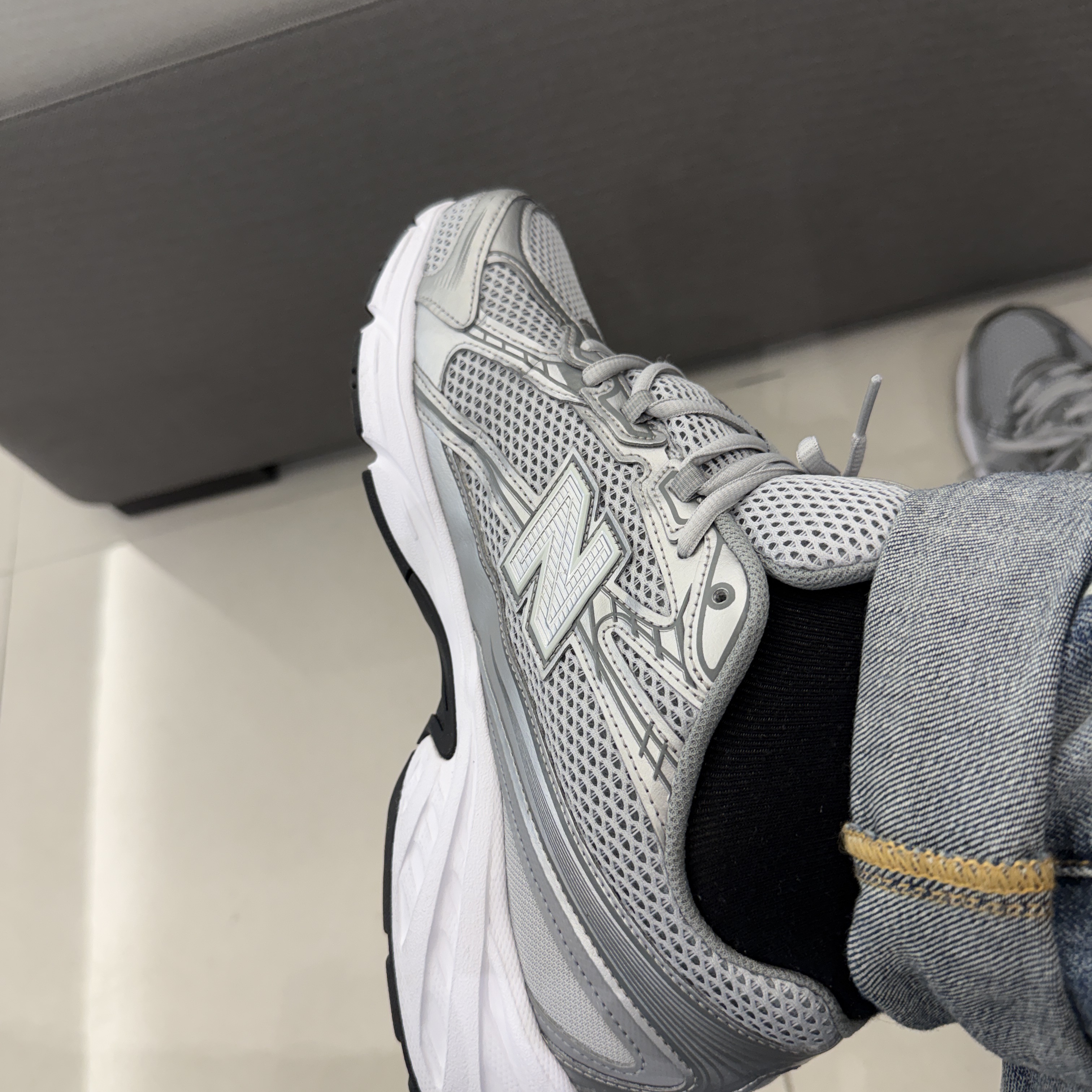 New Balance 740 Castlerock Slate Grey 착용 스타일