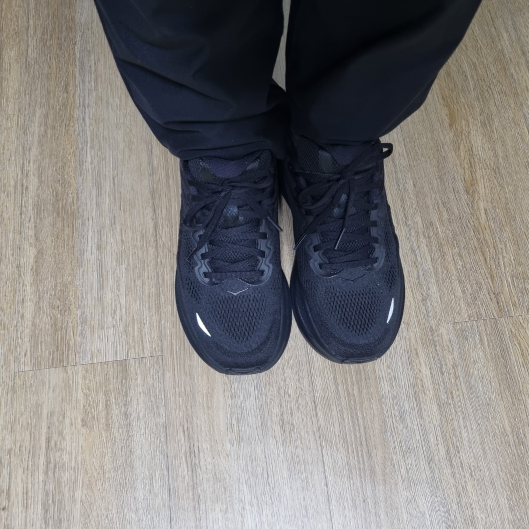 Hoka Bondi 9 Black - Regular 착용 스타일