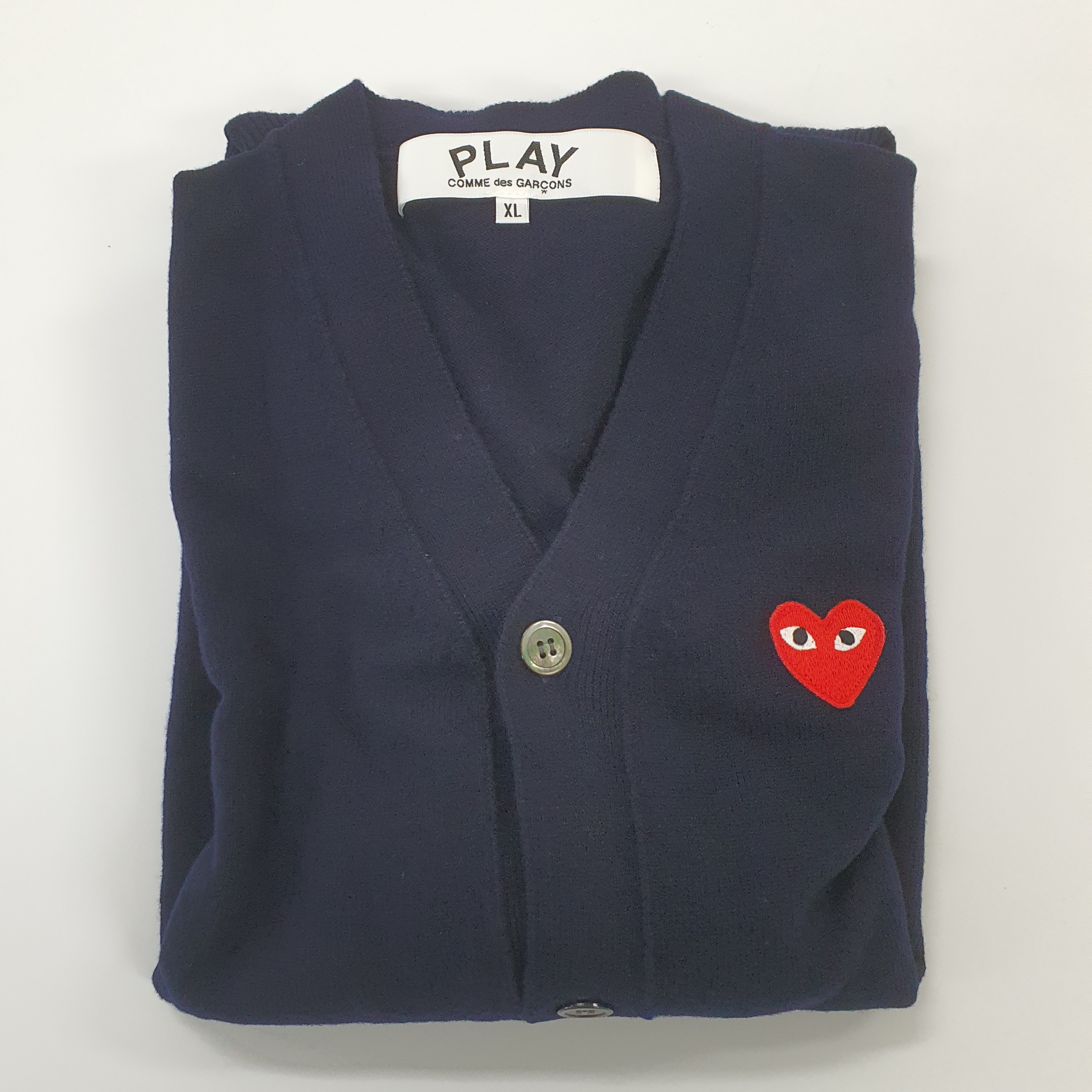 Play Comme des Garcons Knit Red Heart Cardigan Navy 착용 스타일