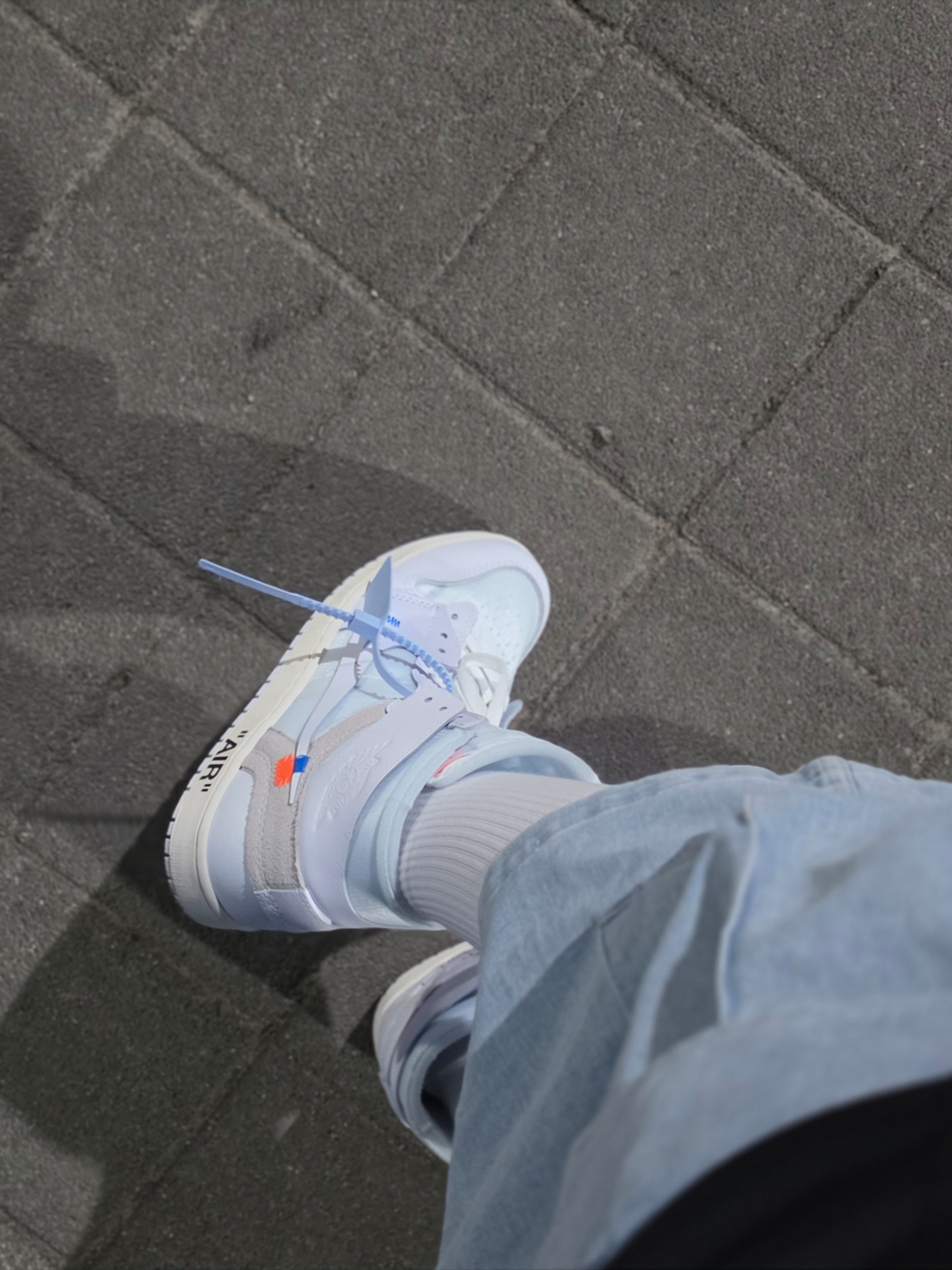 Jordan 1 x Virgil Abloh Archive Retro High Alaska White 착용 스타일