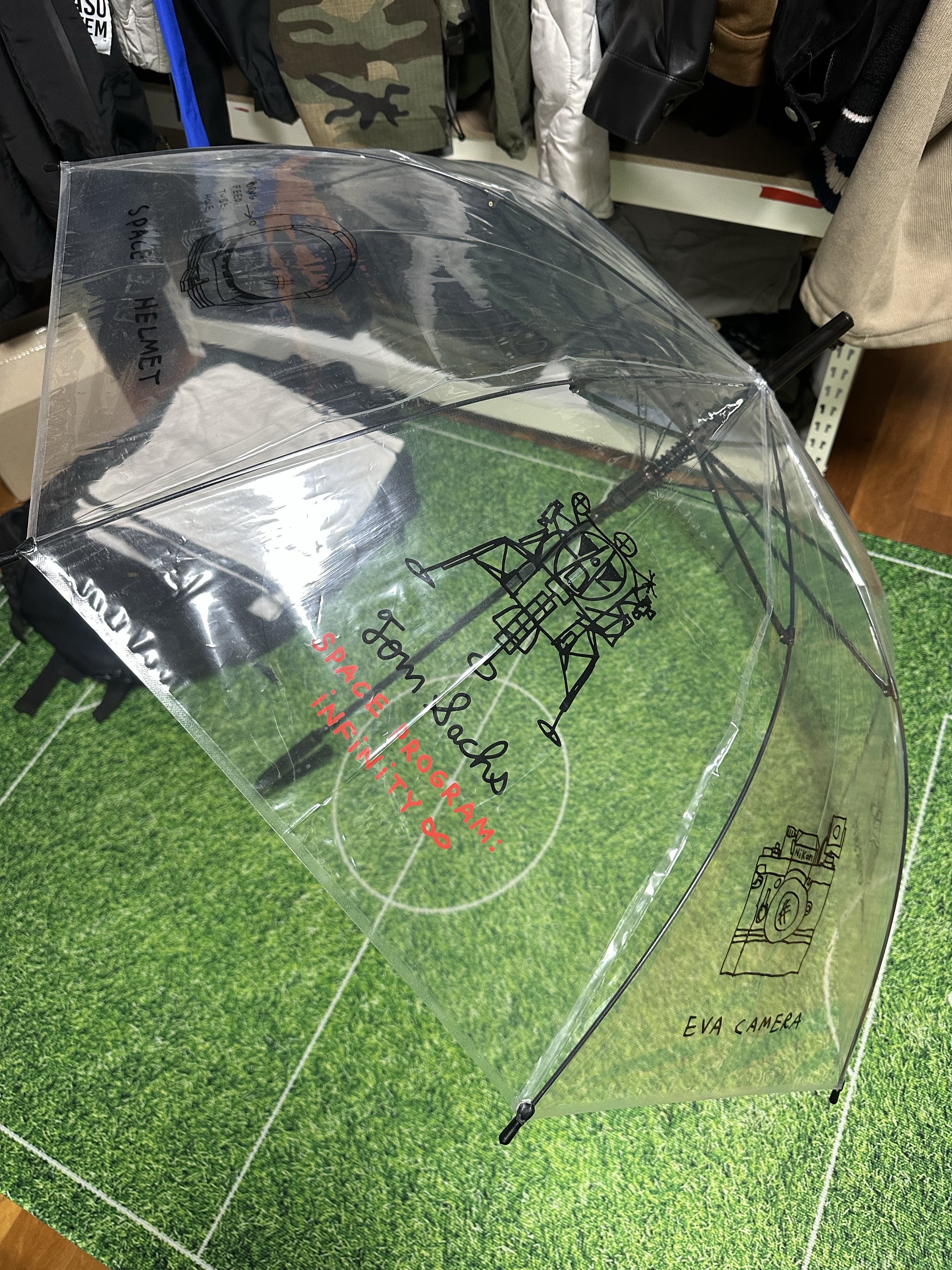 Tom Sachs Space Program Infinity Umbrella 1 착용 스타일