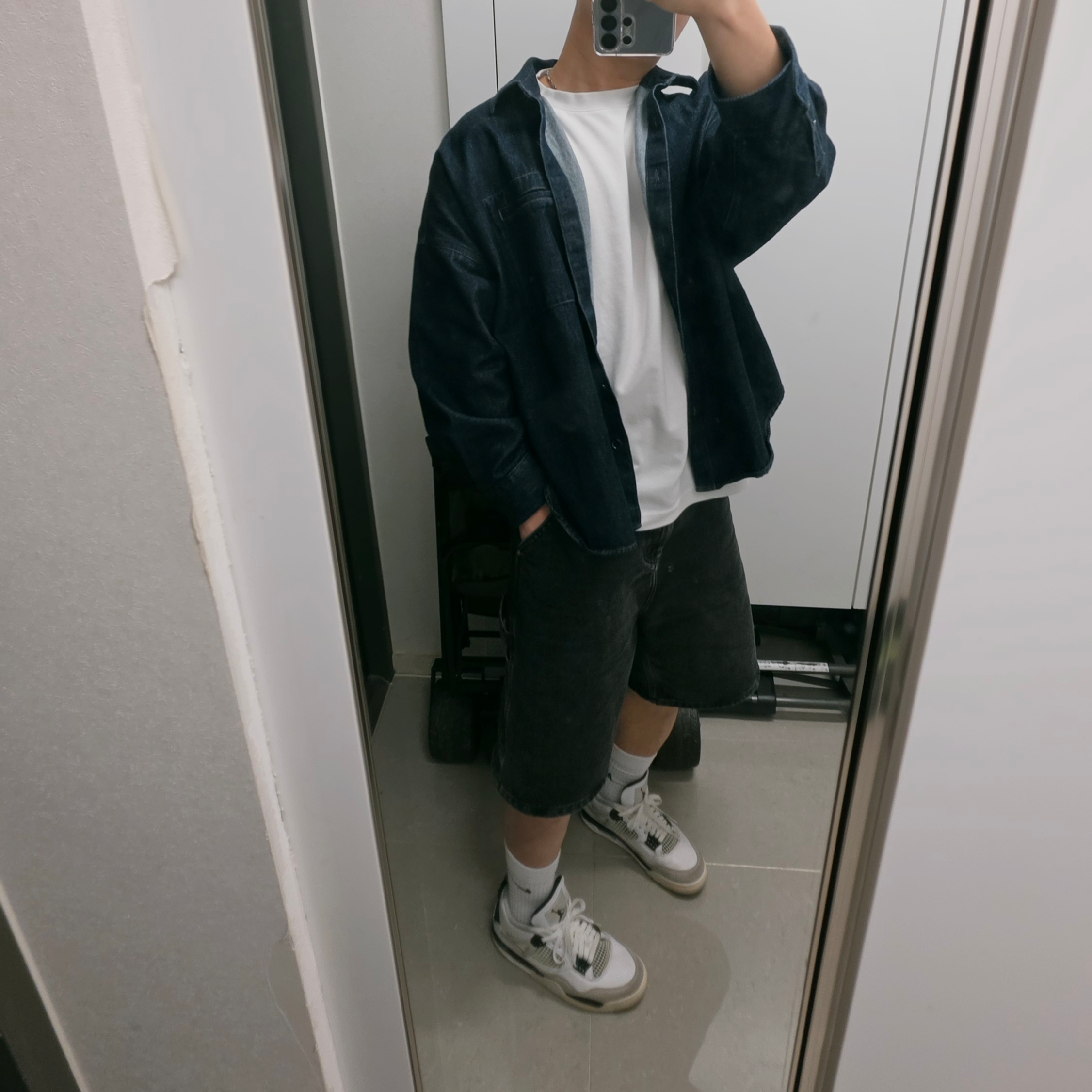 Jordan 4 Retro White and Black 착용 스타일 - 2