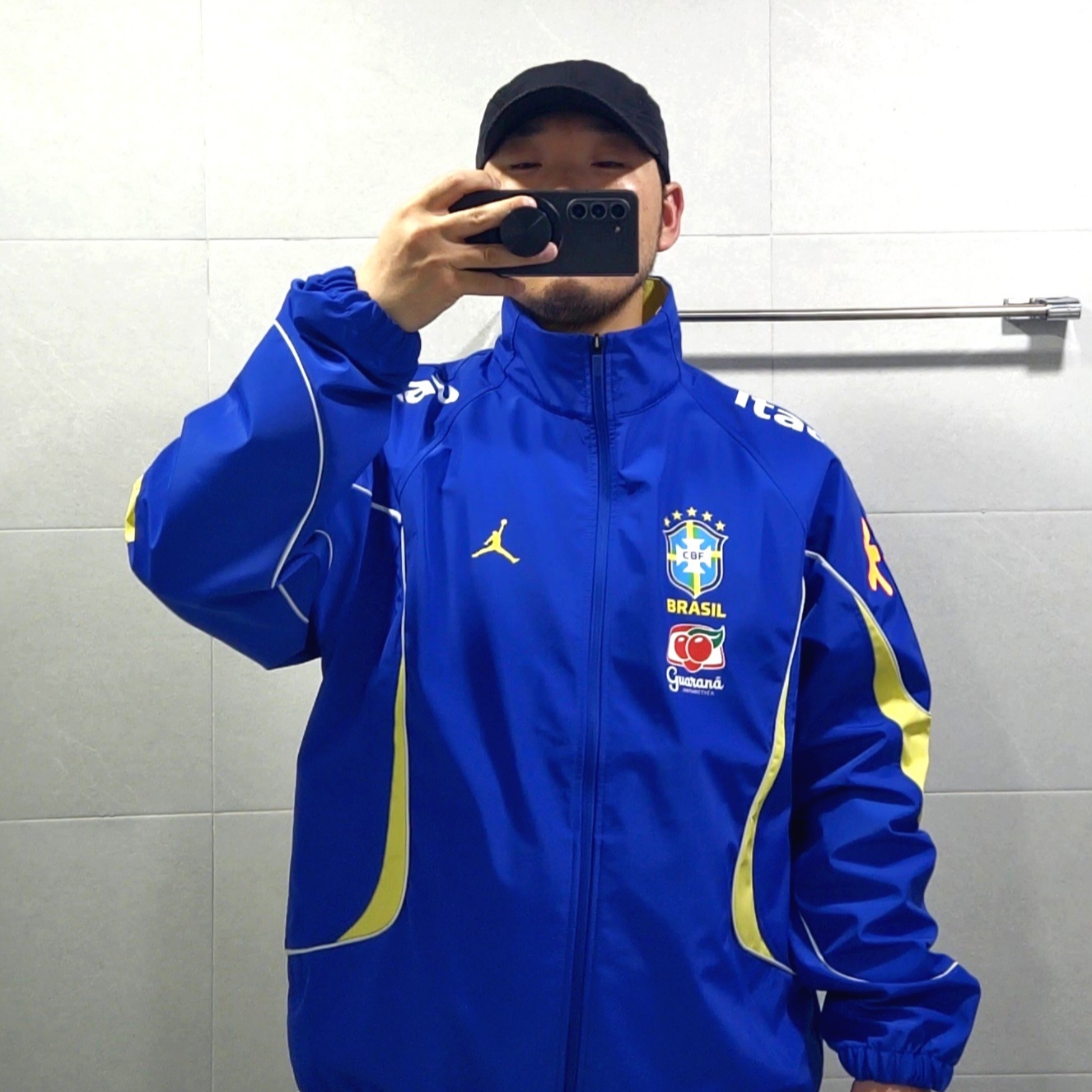 Jordan Brazil 2026 Anthem Jacket Old Royal Yellow Pulse (IF3896-417) (Non Marking Ver.) 착용 스타일 - 1