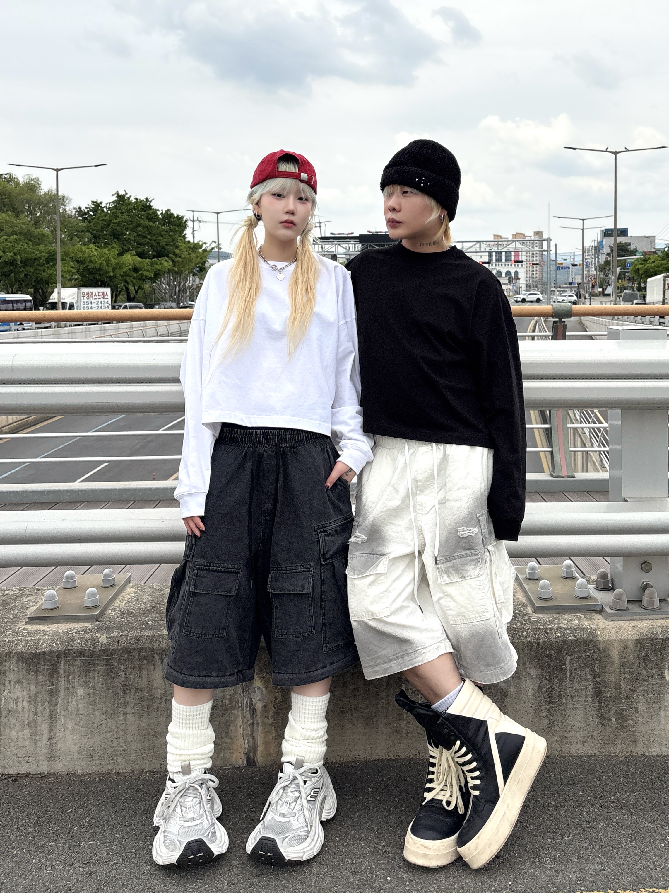 Balenciaga 10XL Sneakers White Black Grey, Rick Owens Mega Bumper Geobasket Black Milk 착용 스타일 - 3