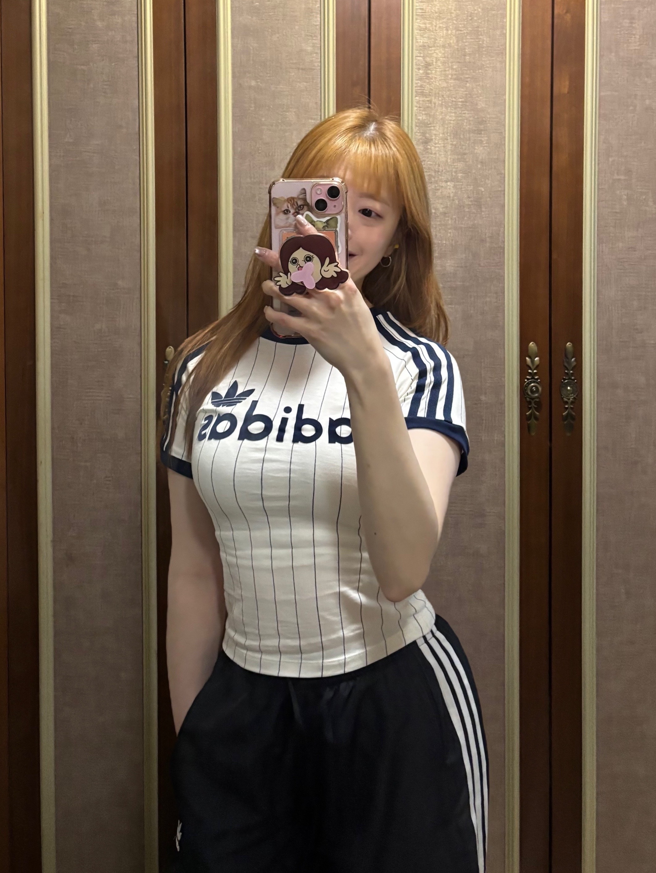 (W) Adidas Linear Cali Graphic T-Shirt Off White Night Indigo - KR Sizing, (W) Adidas Adilenium Season 3 Oversized Track Pants Black - KR Sizing 착용 스타일 - 2