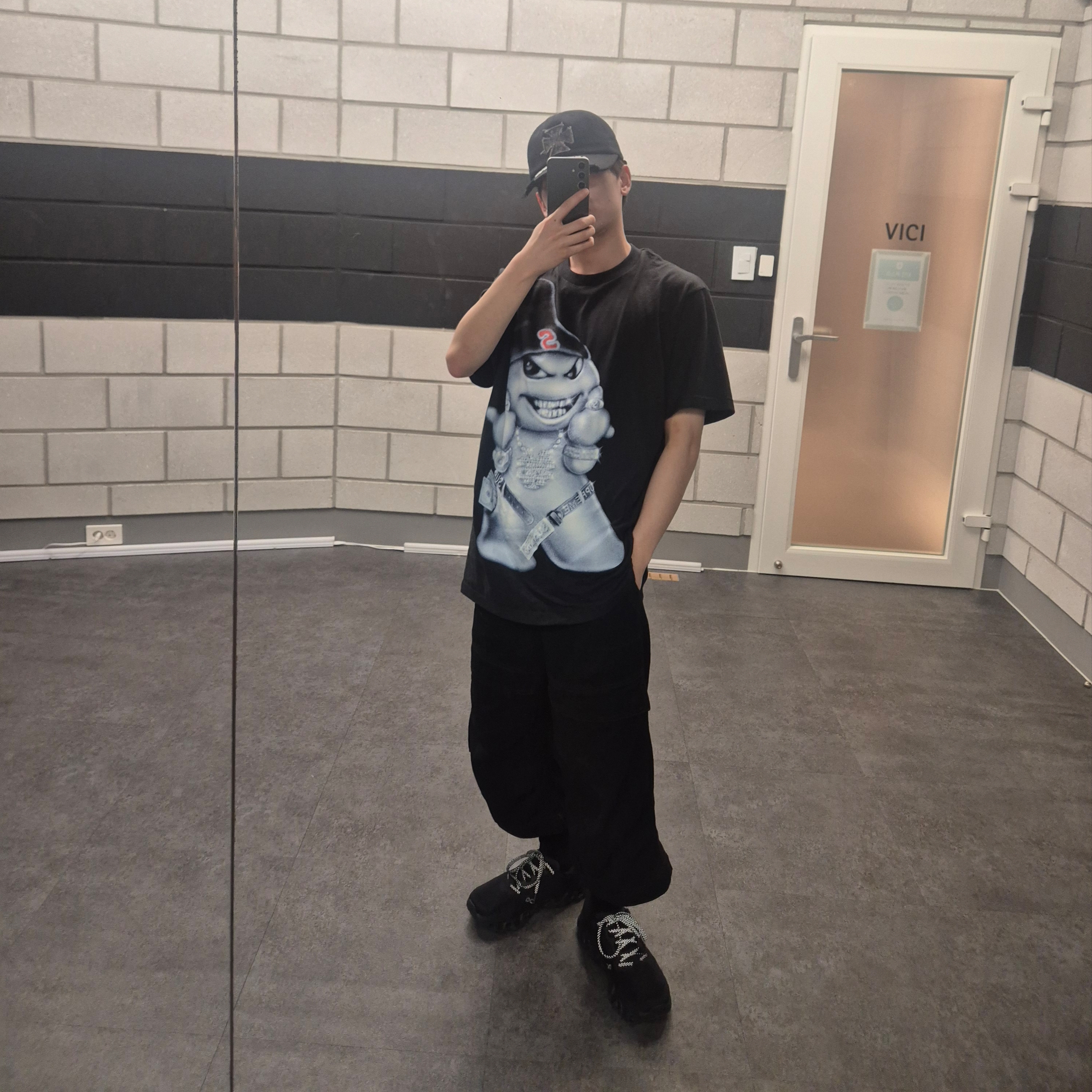 Supreme Snowman T-Shirt Black - 25FW 착용 스타일 - 1